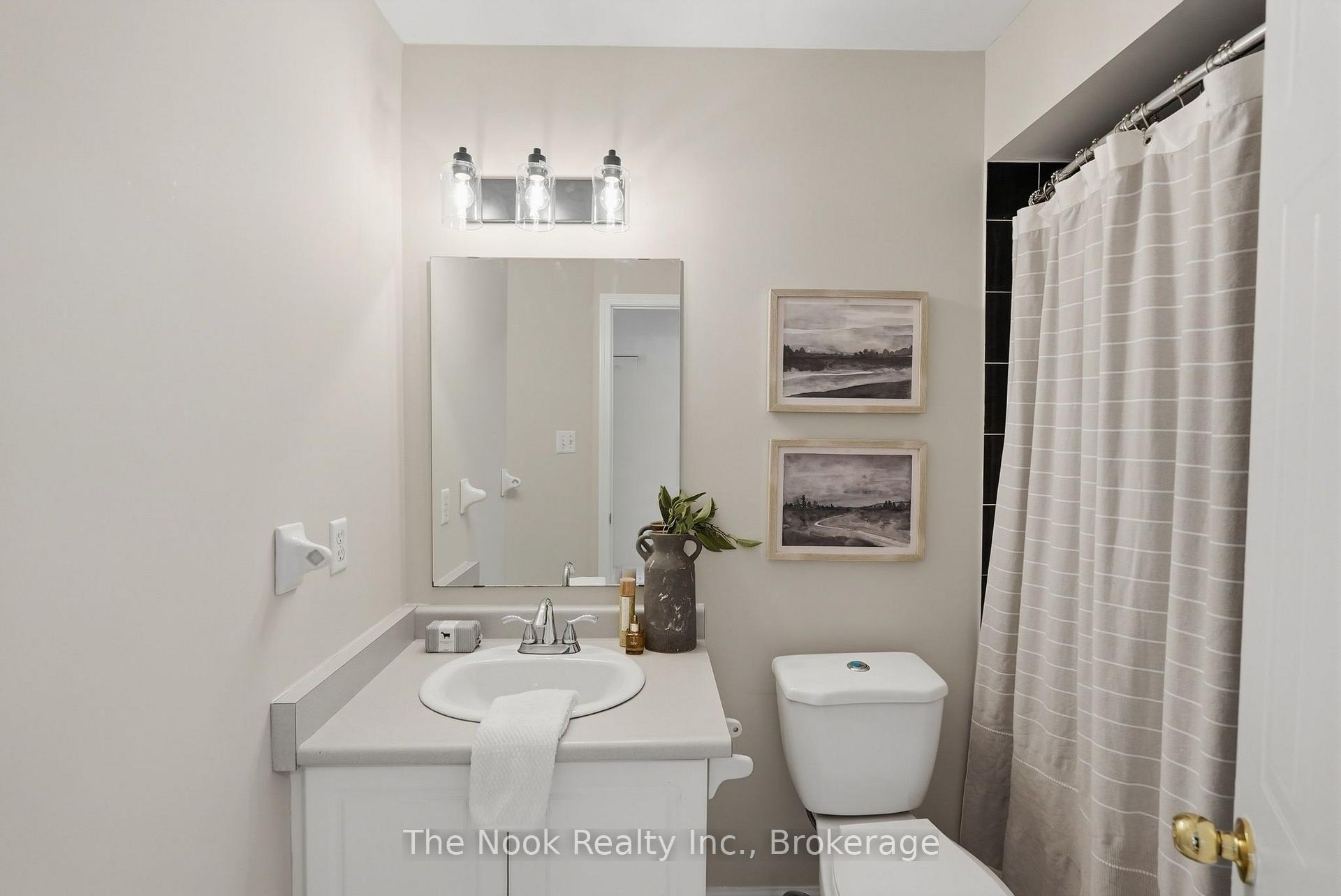Photo 38 of 33 Aspen Park Way, Whitby, Downtown Whitby — HOMEH