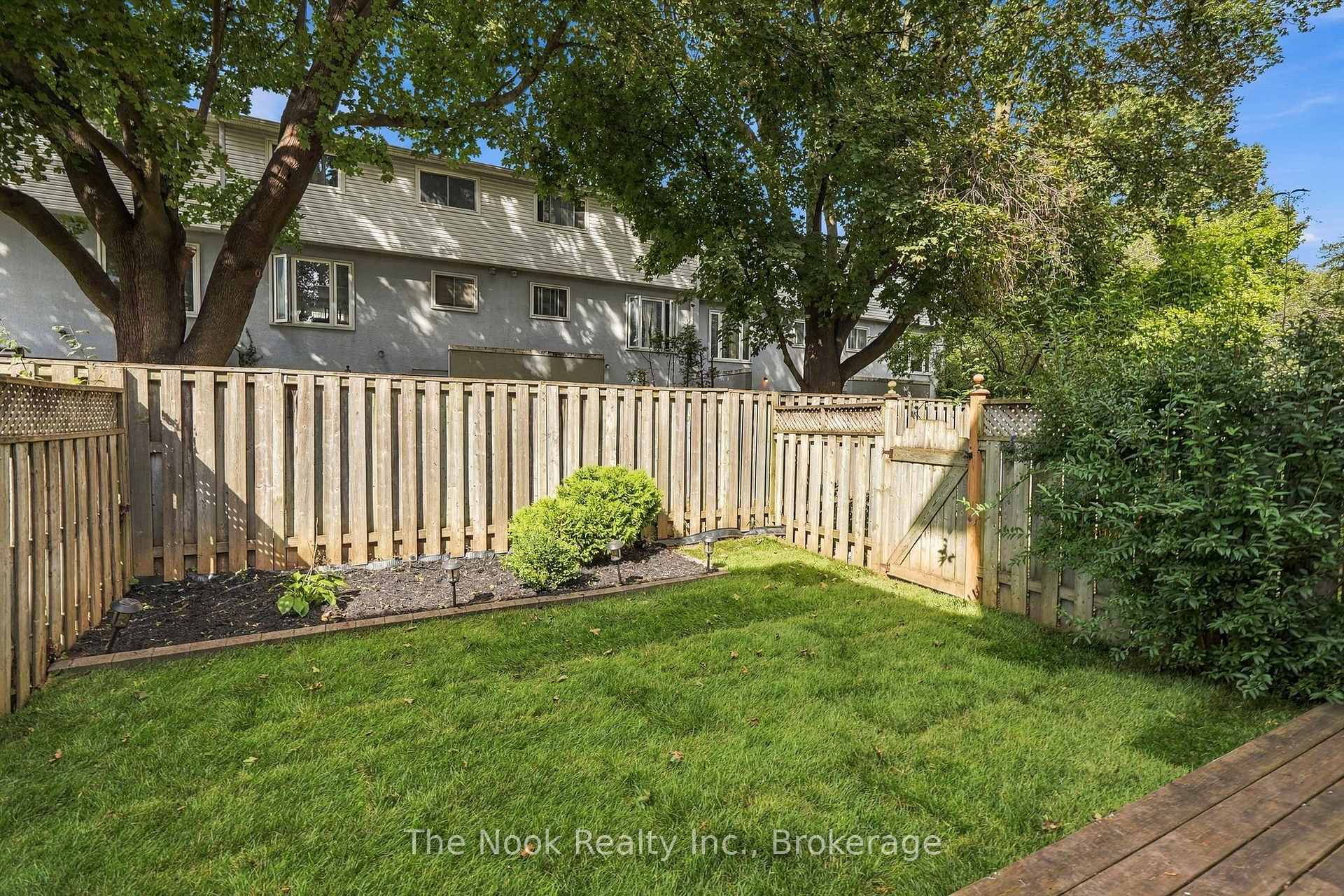 Photo 46 of 33 Aspen Park Way, Whitby, Downtown Whitby — HOMEH