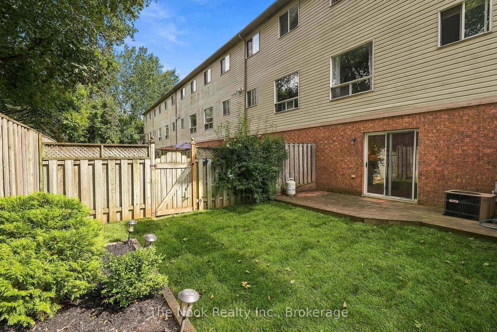 Photo 49 of 33 Aspen Park Way, Whitby, Downtown Whitby — HOMEH