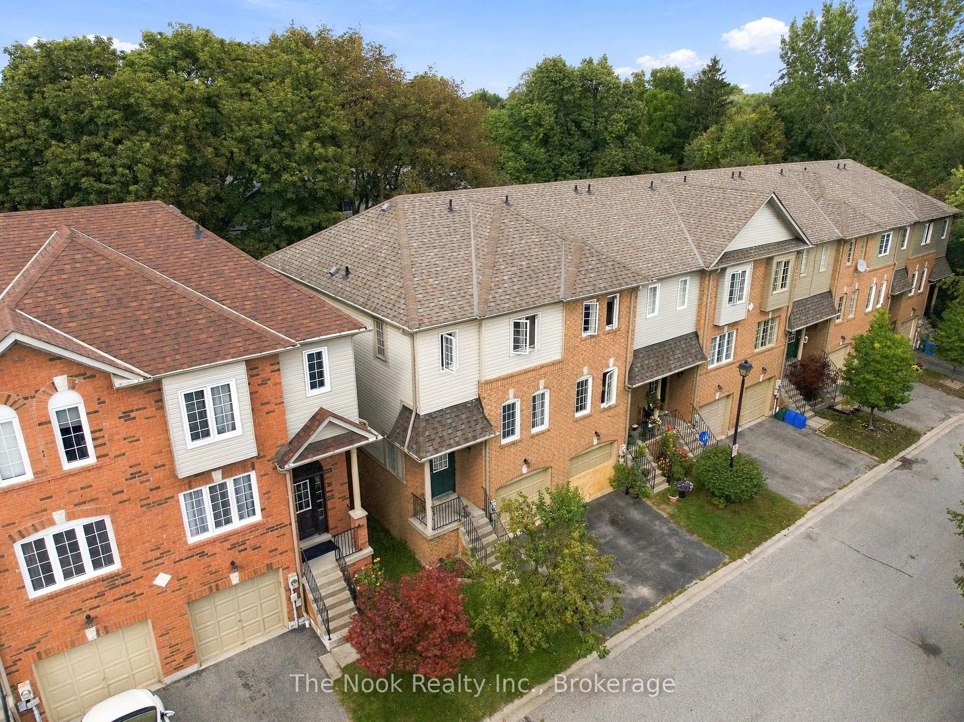 Photo 3 of 33 Aspen Park Way, Whitby, Downtown Whitby — HOMEH