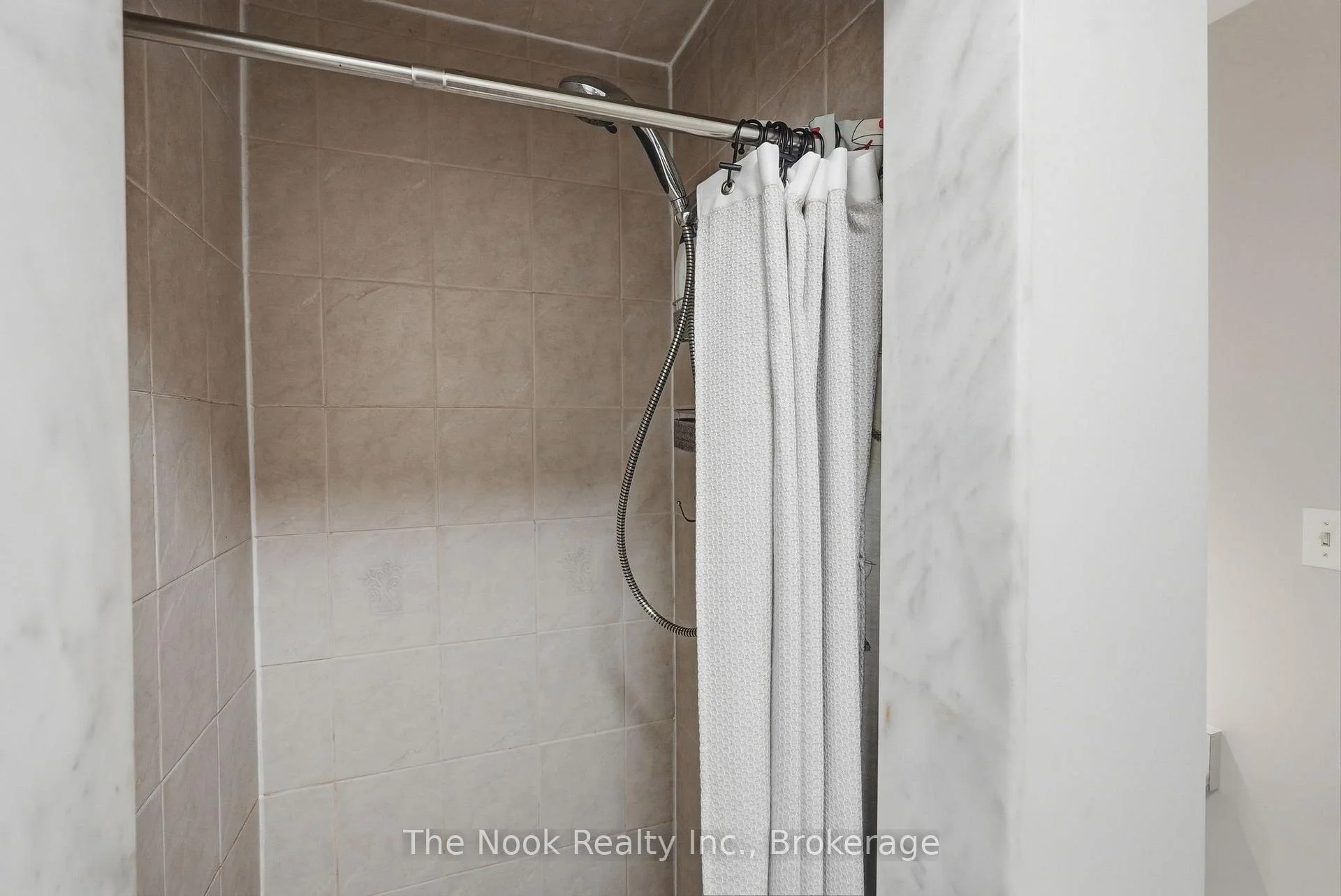 Photo 32 of 33 Aspen Park Way, Whitby, Downtown Whitby — HOMEH