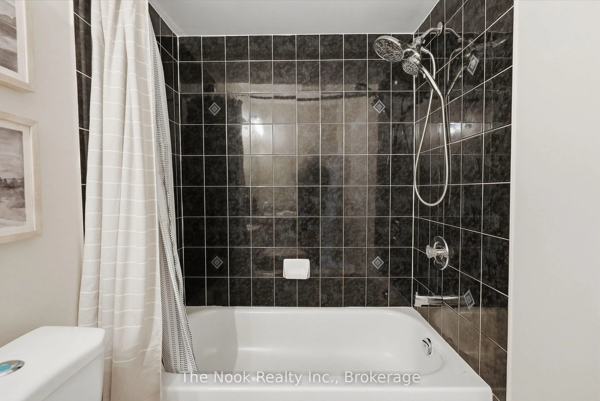 Photo 41 of 33 Aspen Park Way, Whitby, Downtown Whitby — HOMEH