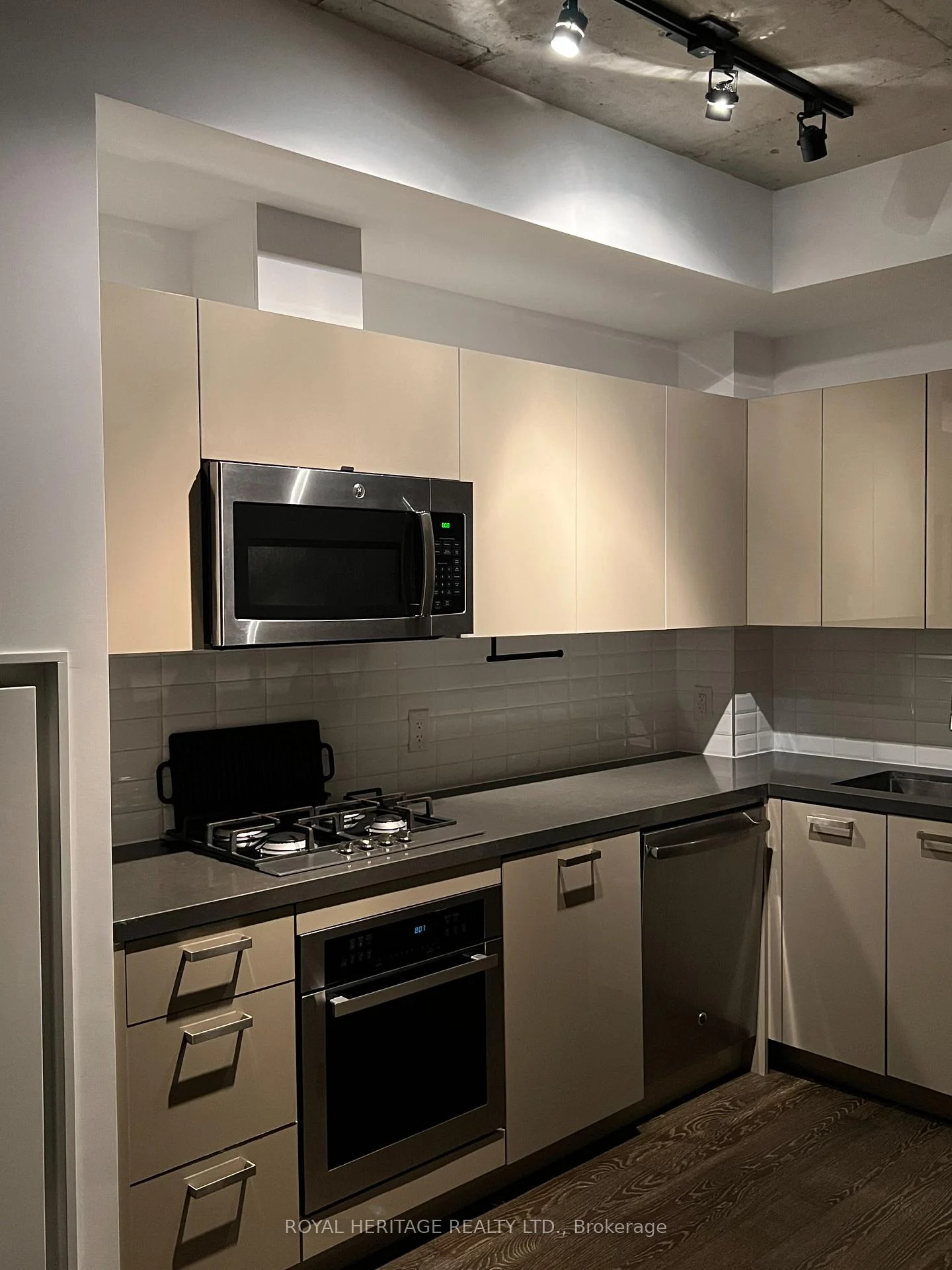Photo 8 of Unit 904, 608 Richmond Street W, Toronto, Waterfront Communities — HOMEH