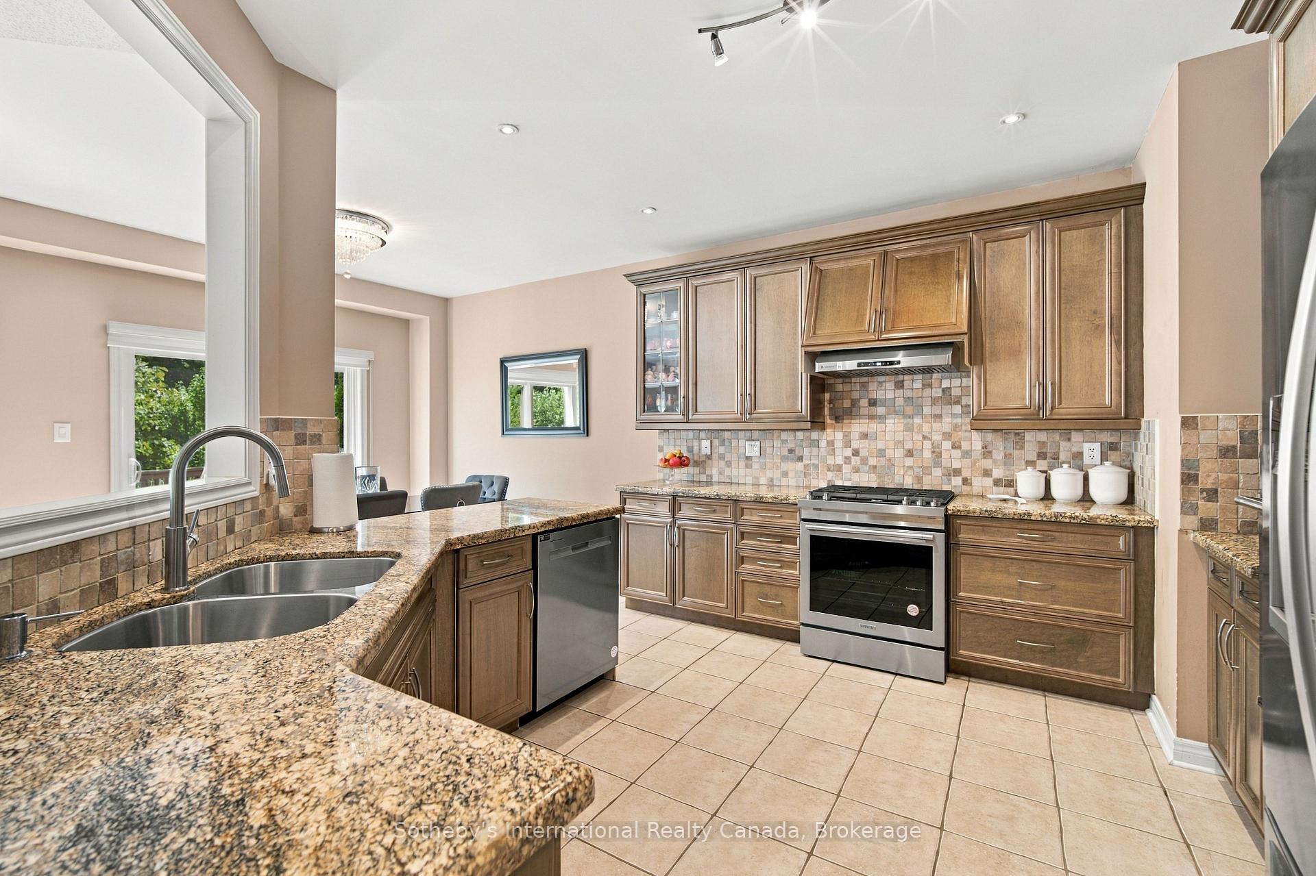 Photo 11 of 3352 Erin Centre Boulevard, Mississauga, Churchill Meadows — HOMEH