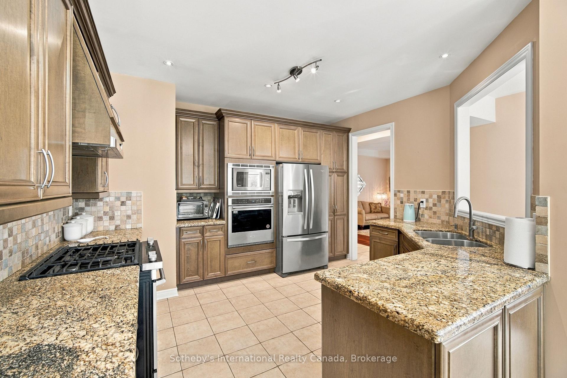 Photo 12 of 3352 Erin Centre Boulevard, Mississauga, Churchill Meadows — HOMEH