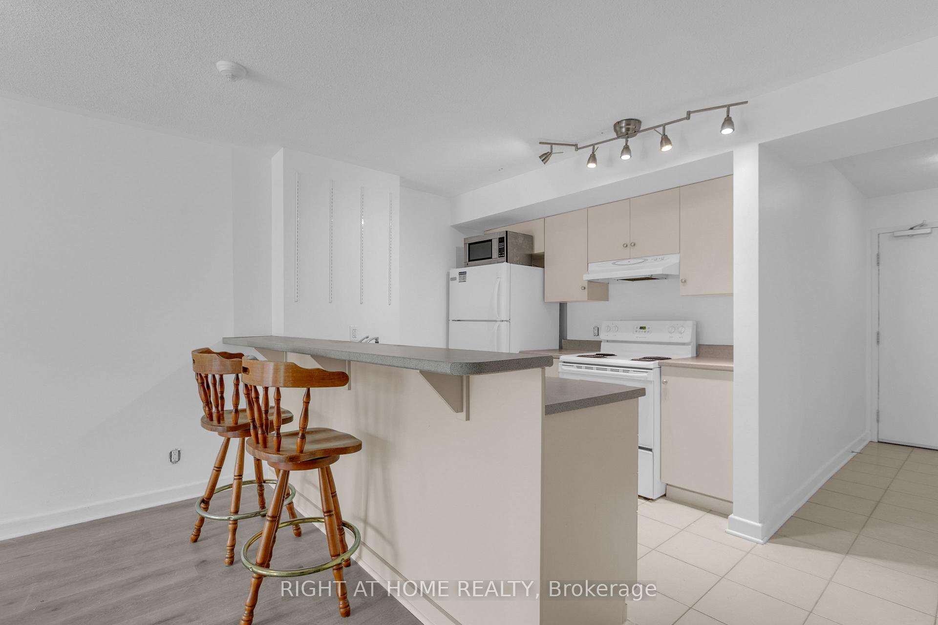 Photo 8 of Unit 708, 138 Somerset Street W, Ottawa, Ottawa Centre/Golden Triangle — HOMEH