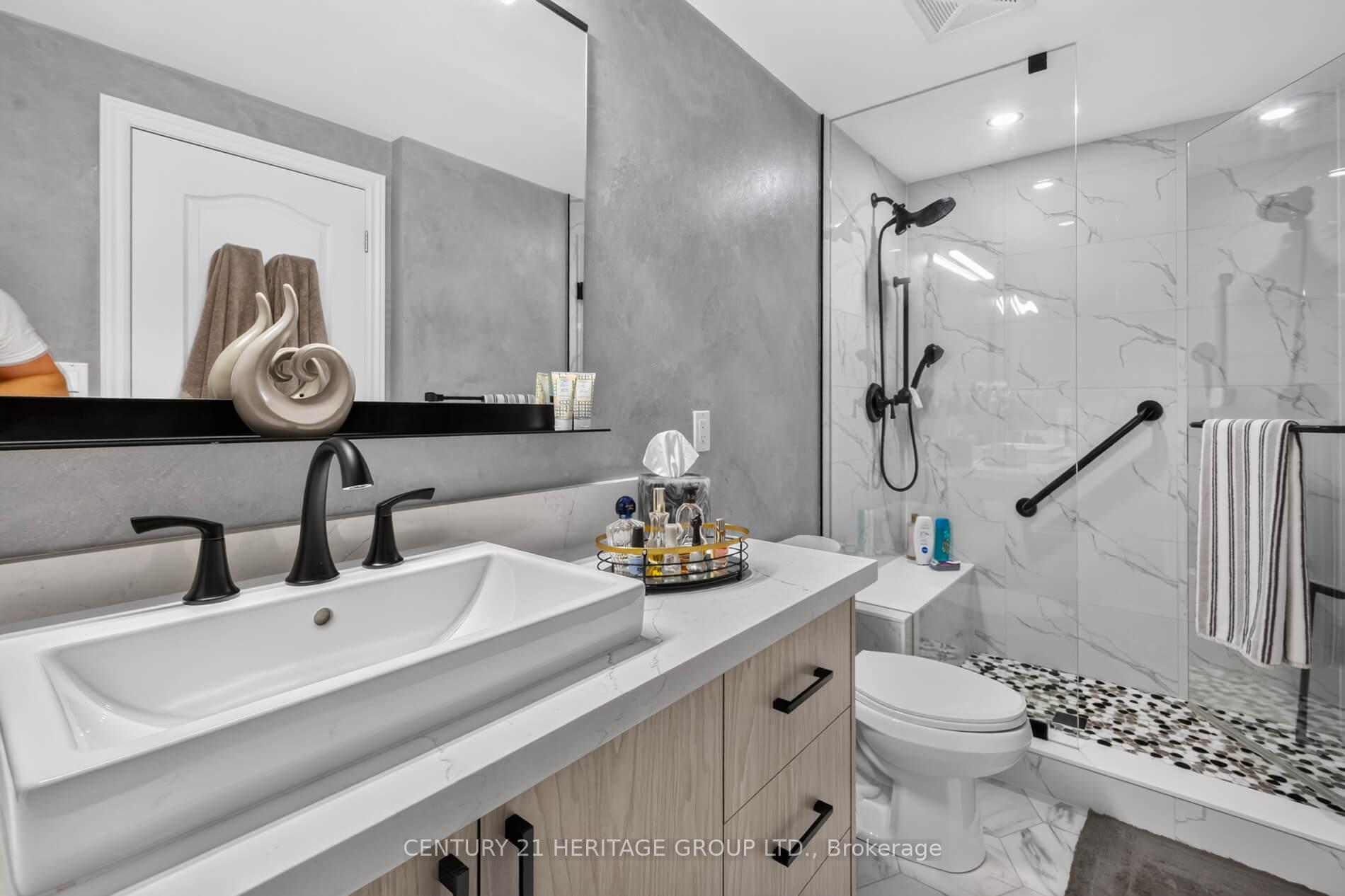 Photo 15 of Unit 905, 88 Promenade Circle, Vaughan, Brownridge — HOMEH