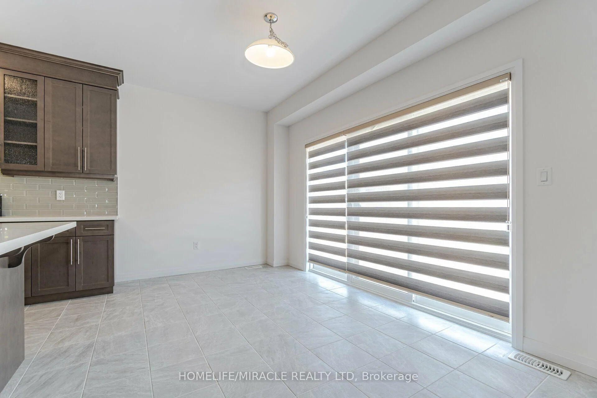 Photo 12 of 105 Court Drive, Brant, Paris — HOMEH