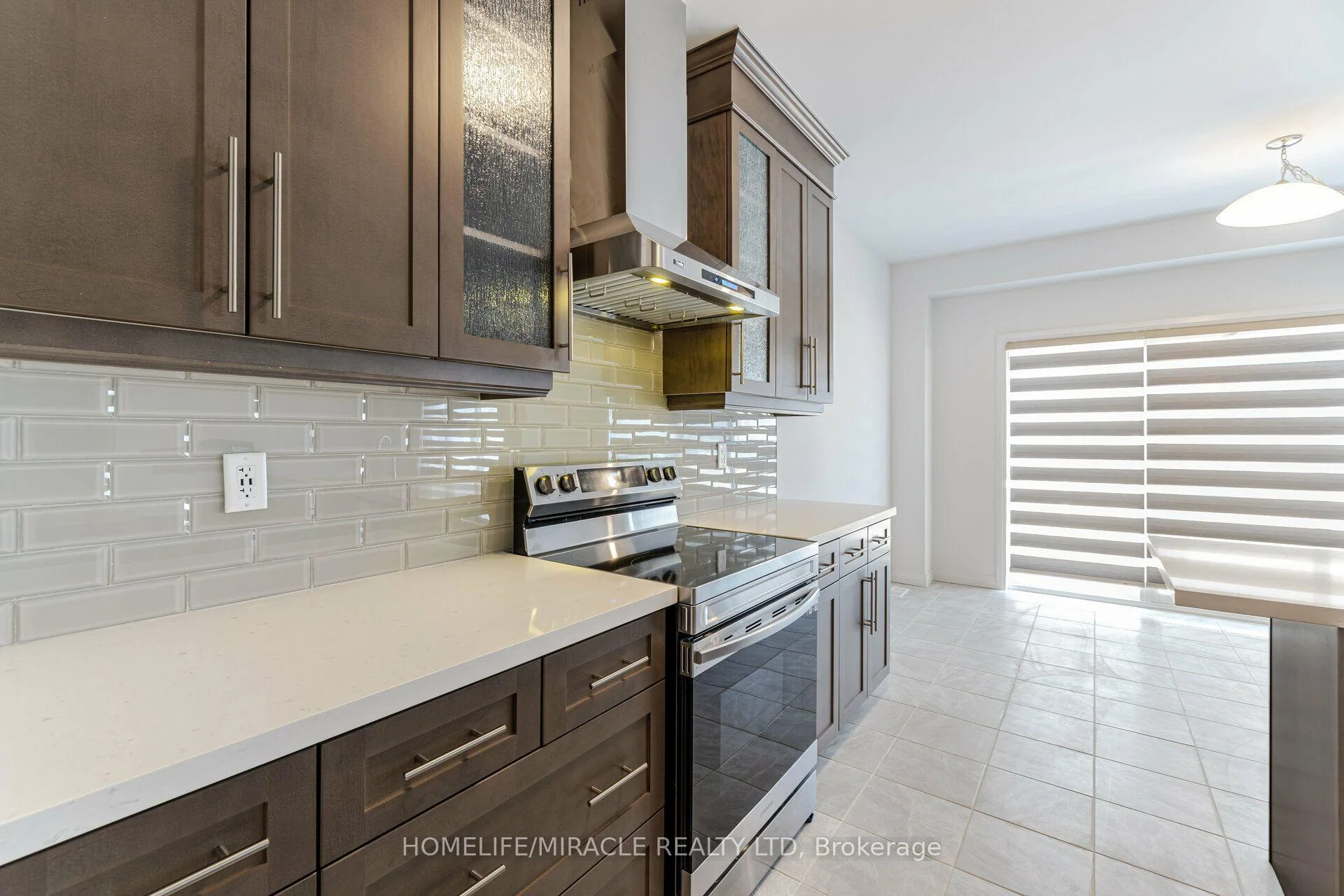 Photo 20 of 105 Court Drive, Brant, Paris — HOMEH
