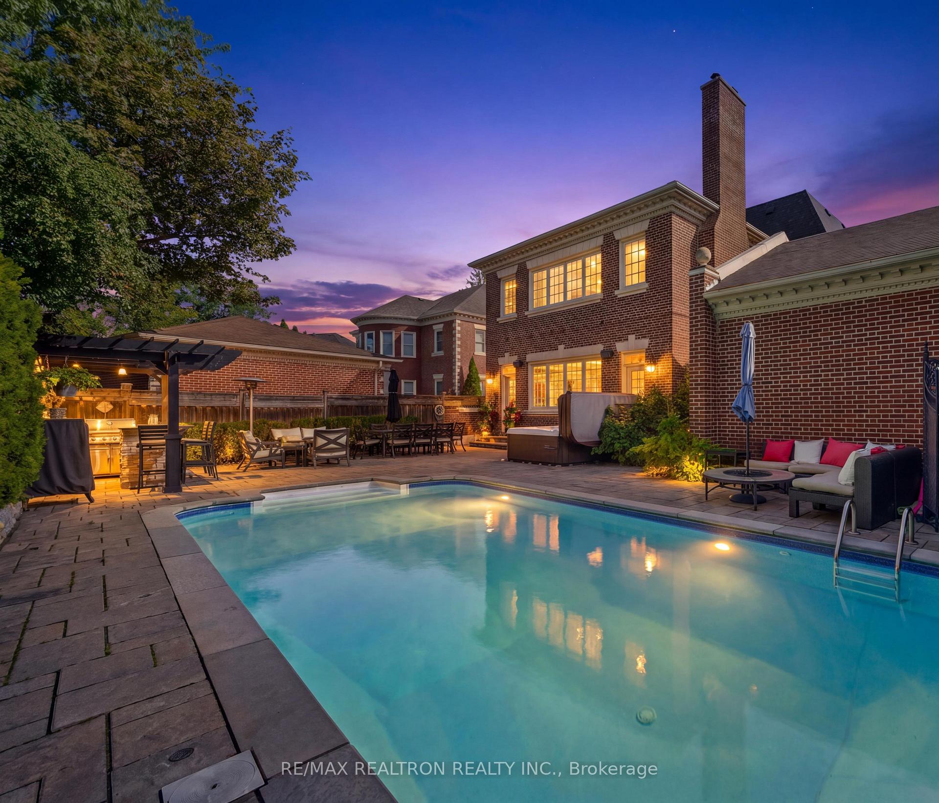 Photo 2 of 6 Oatlands Drive, Richmond Hill, Mill Pond — HOMEH