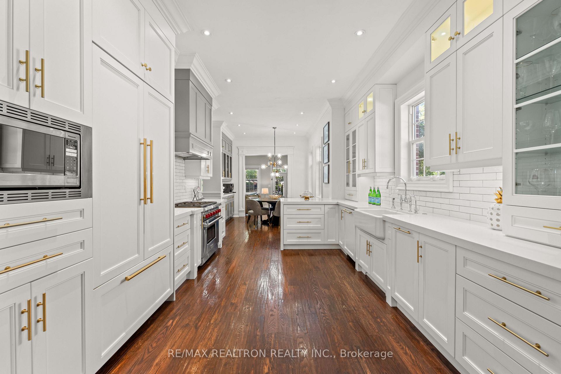 Photo 9 of 6 Oatlands Drive, Richmond Hill, Mill Pond — HOMEH