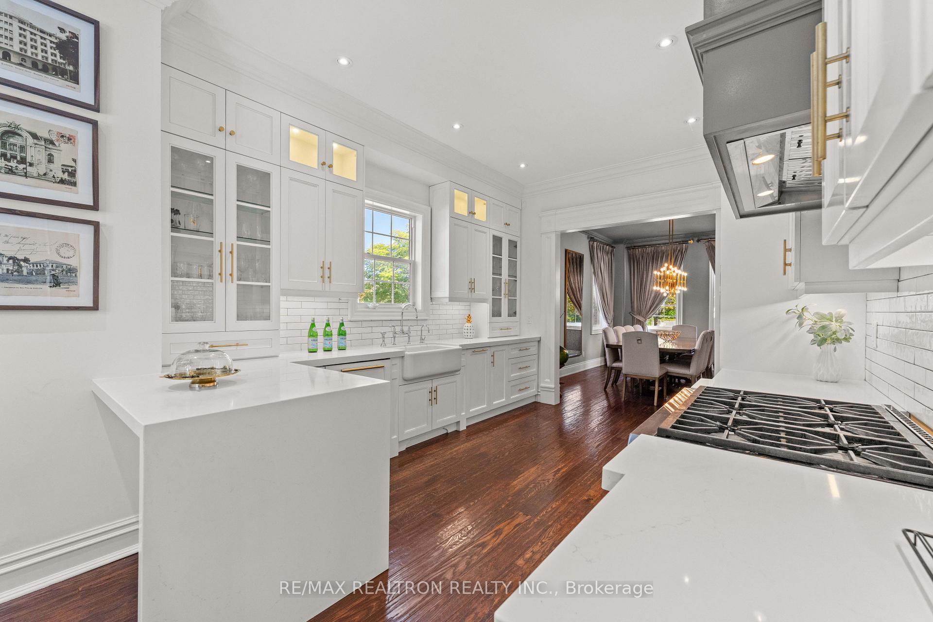 Photo 10 of 6 Oatlands Drive, Richmond Hill, Mill Pond — HOMEH