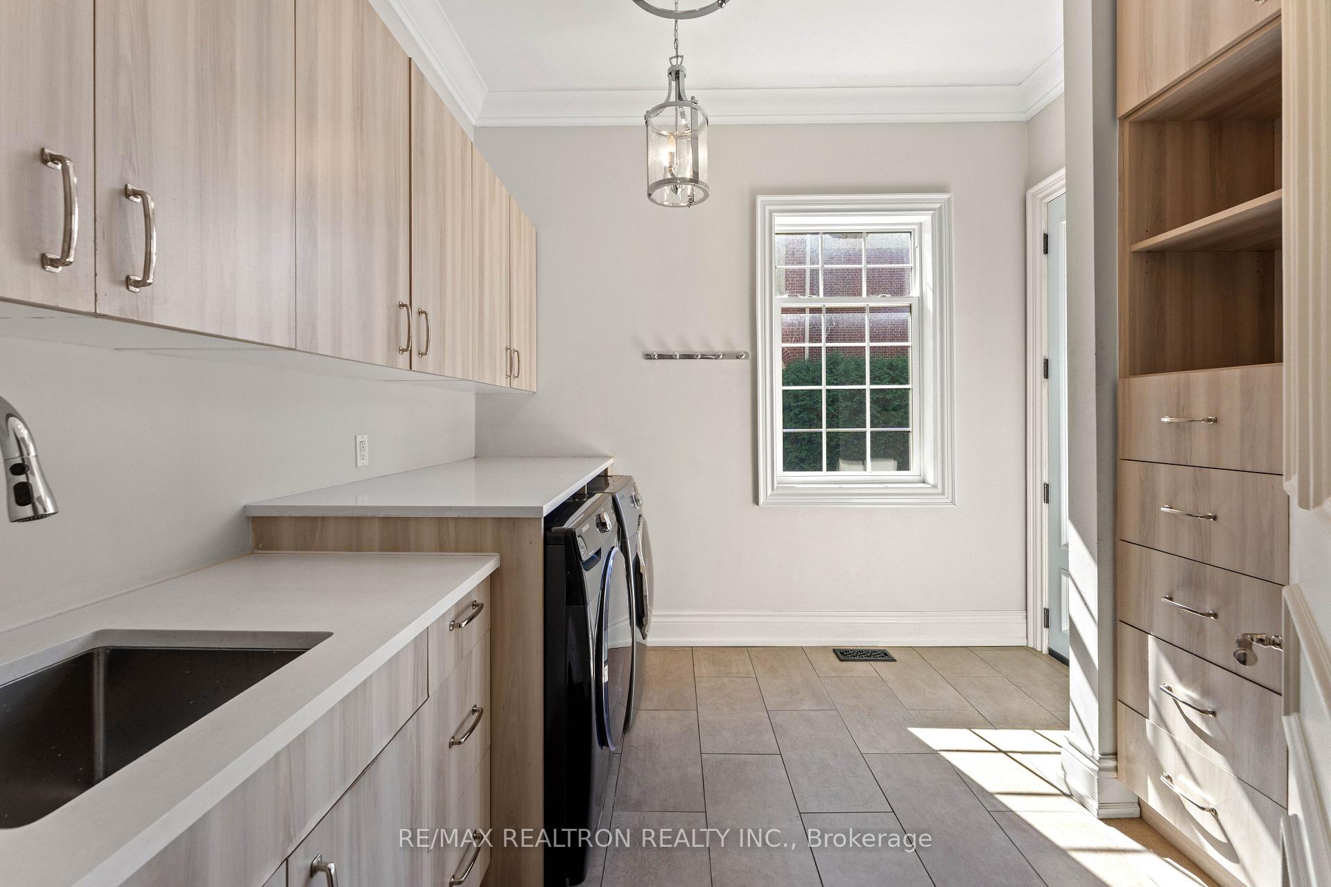 Photo 17 of 6 Oatlands Drive, Richmond Hill, Mill Pond — HOMEH