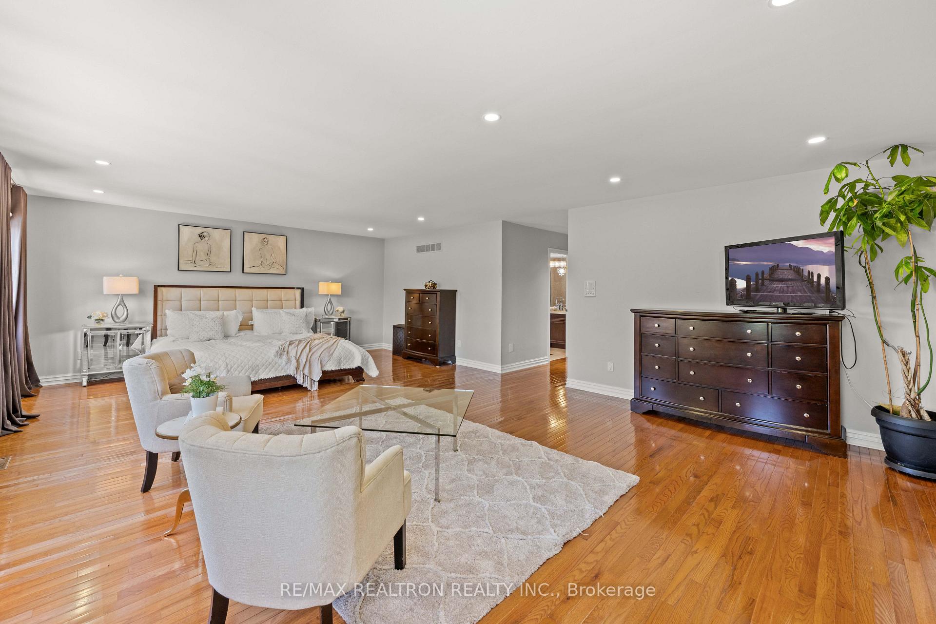 Photo 21 of 6 Oatlands Drive, Richmond Hill, Mill Pond — HOMEH
