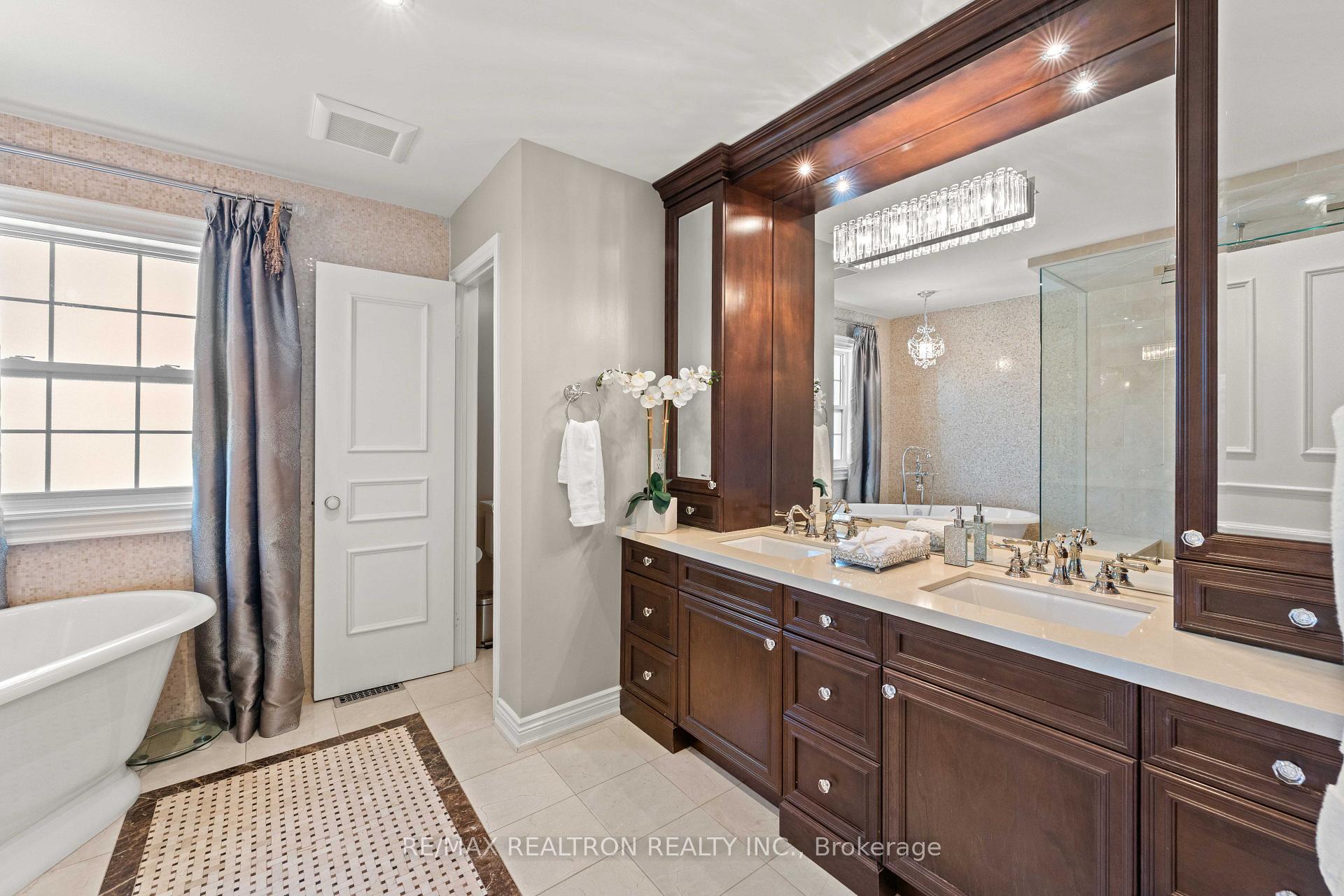 Photo 22 of 6 Oatlands Drive, Richmond Hill, Mill Pond — HOMEH