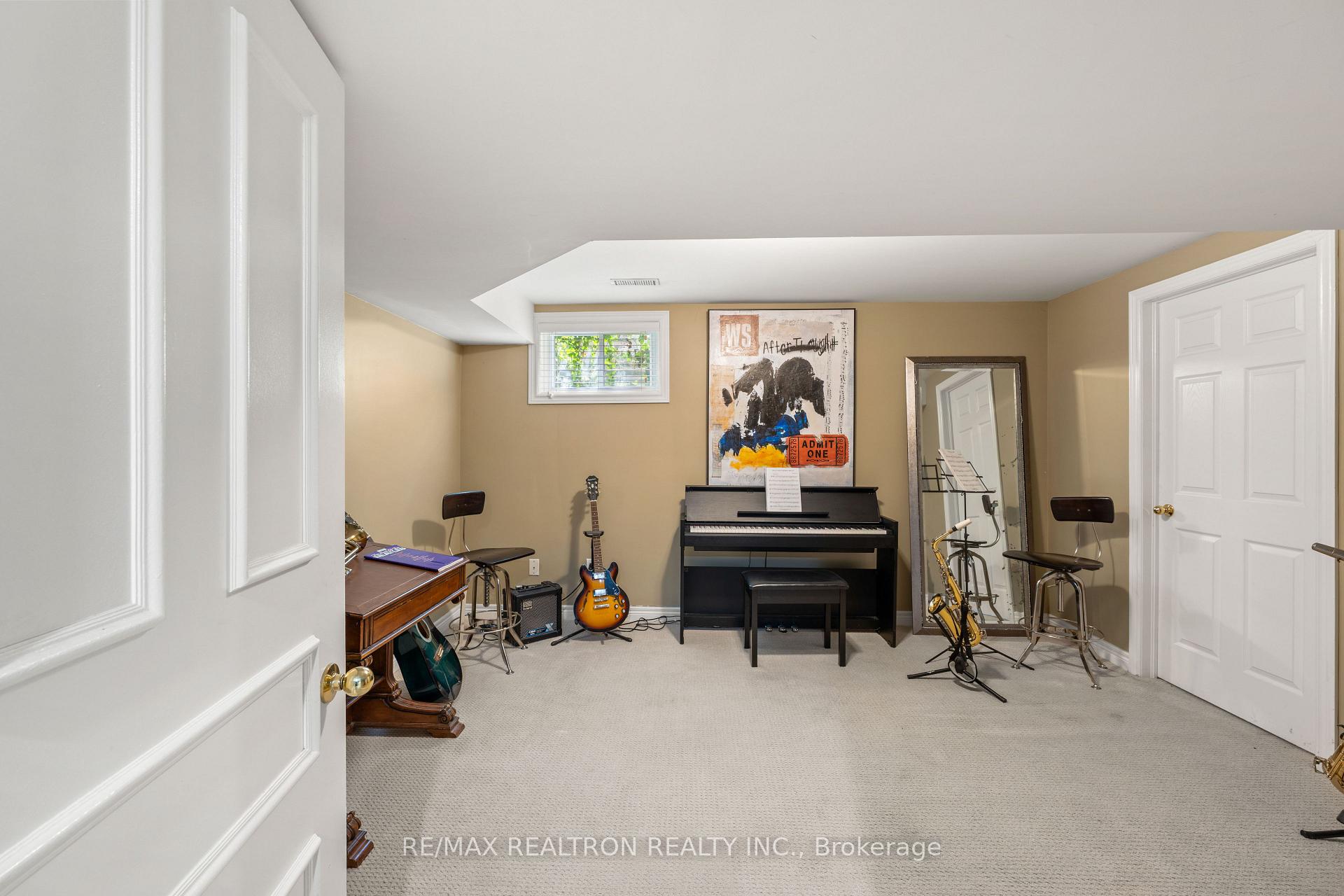 Photo 35 of 6 Oatlands Drive, Richmond Hill, Mill Pond — HOMEH