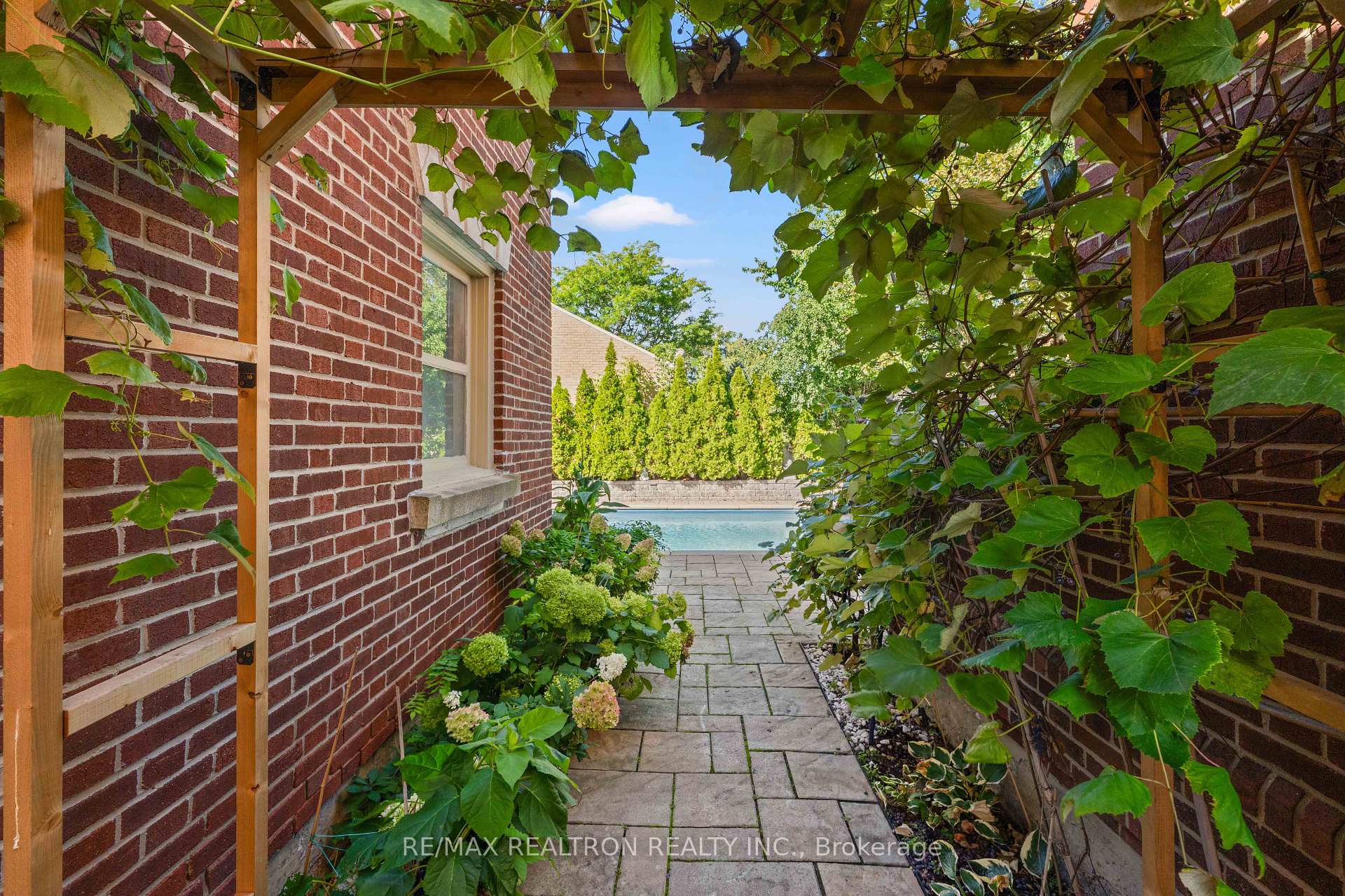 Photo 42 of 6 Oatlands Drive, Richmond Hill, Mill Pond — HOMEH
