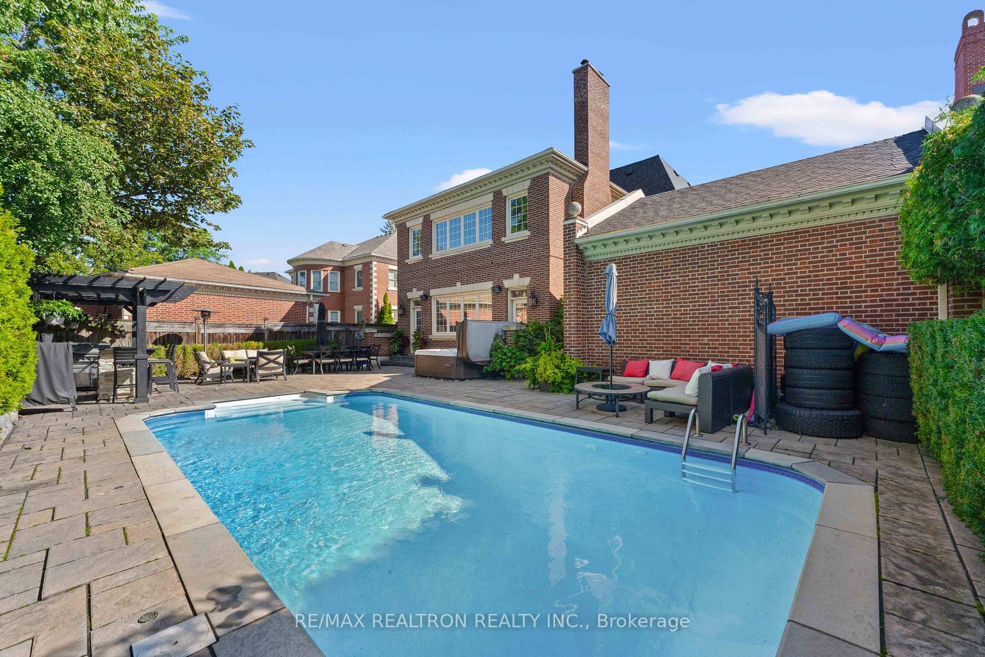 Photo 44 of 6 Oatlands Drive, Richmond Hill, Mill Pond — HOMEH
