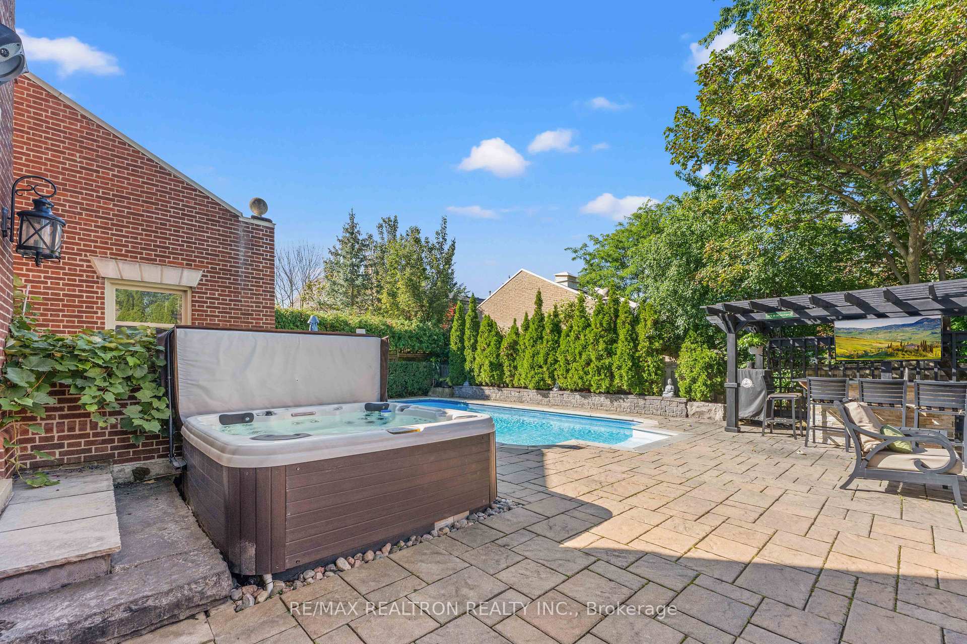 Photo 45 of 6 Oatlands Drive, Richmond Hill, Mill Pond — HOMEH