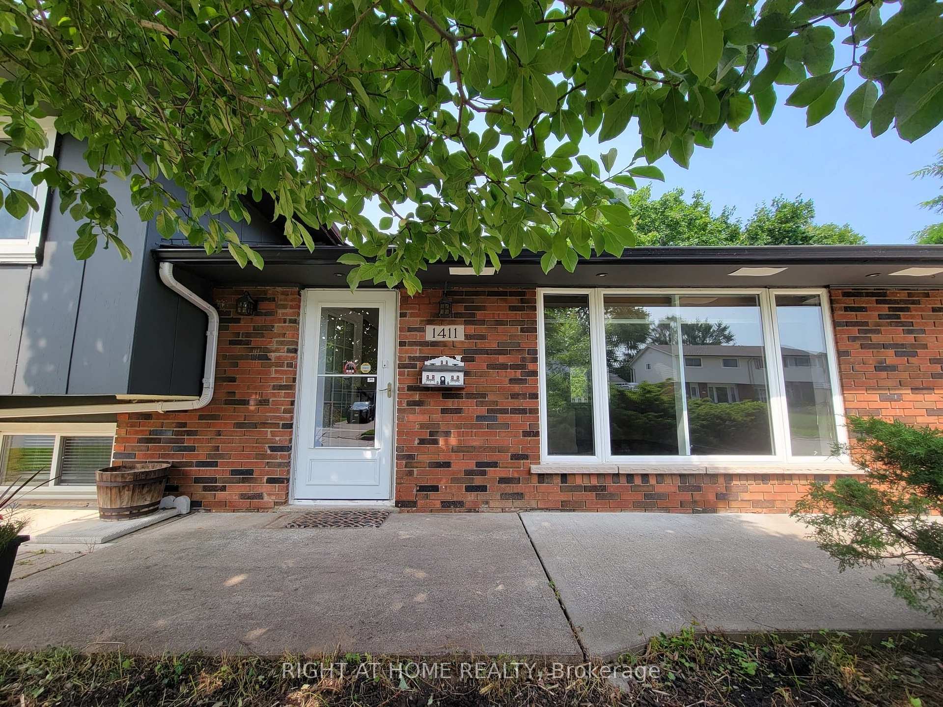 Photo 3 of 1411 Charles Drive, Burlington, Mountainside — HOMEH