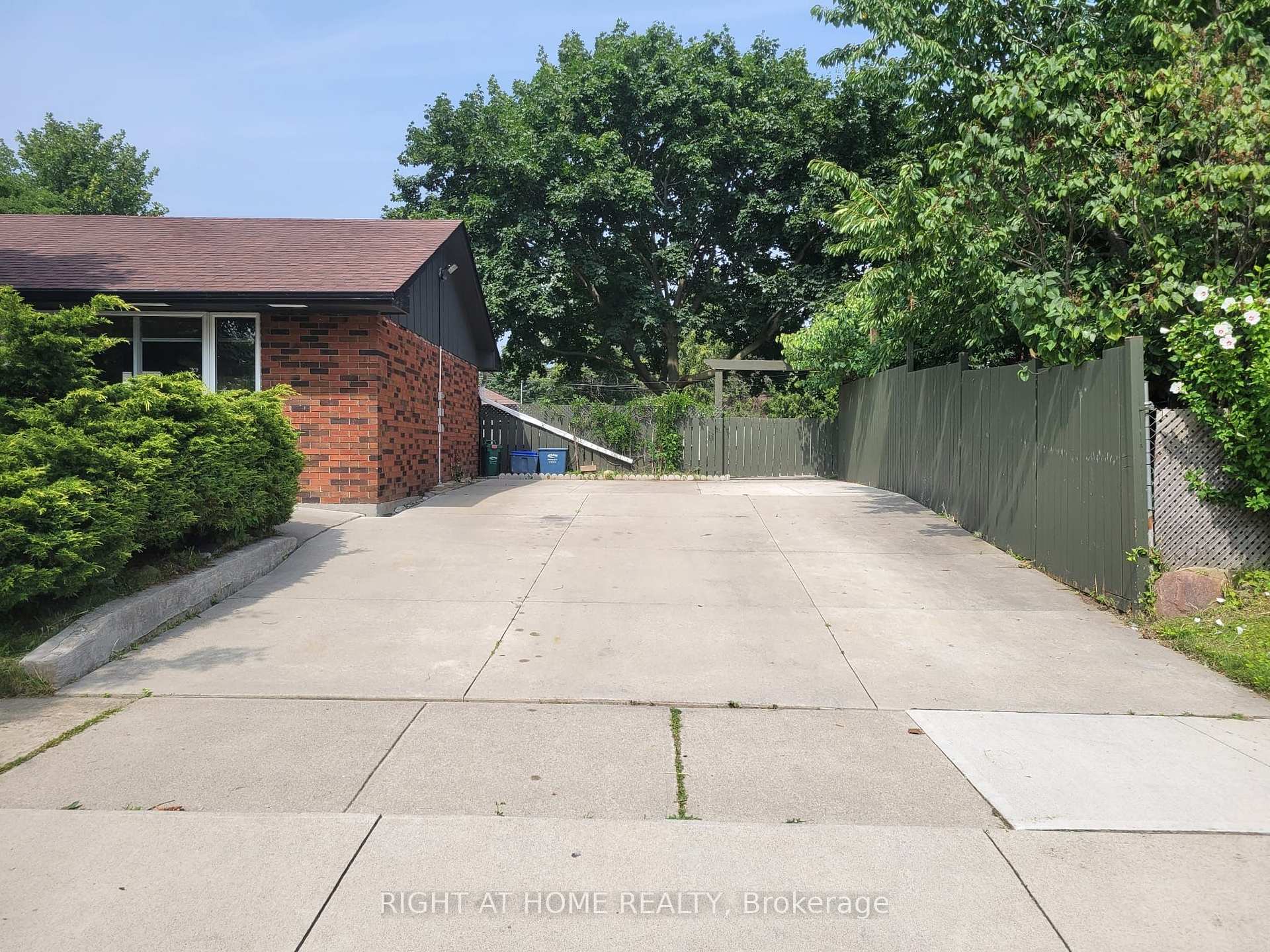 Photo 4 of 1411 Charles Drive, Burlington, Mountainside — HOMEH