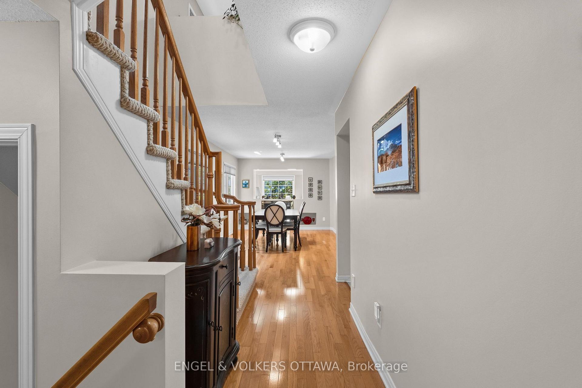 Photo 3 of 48 Fieldberry Private, Ottawa, Barrhaven - Stonebridge — HOMEH
