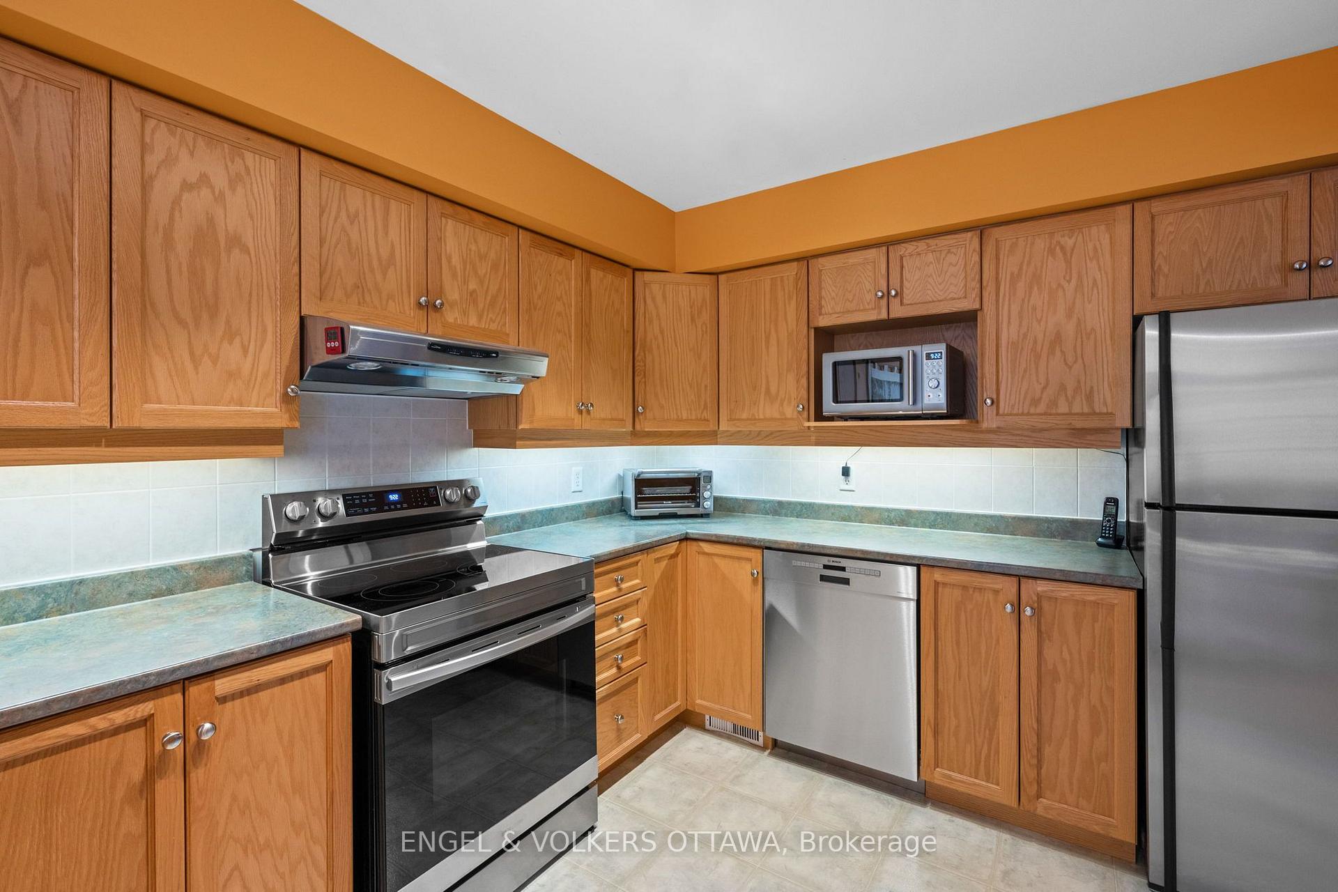 Photo 7 of 48 Fieldberry Private, Ottawa, Barrhaven - Stonebridge — HOMEH