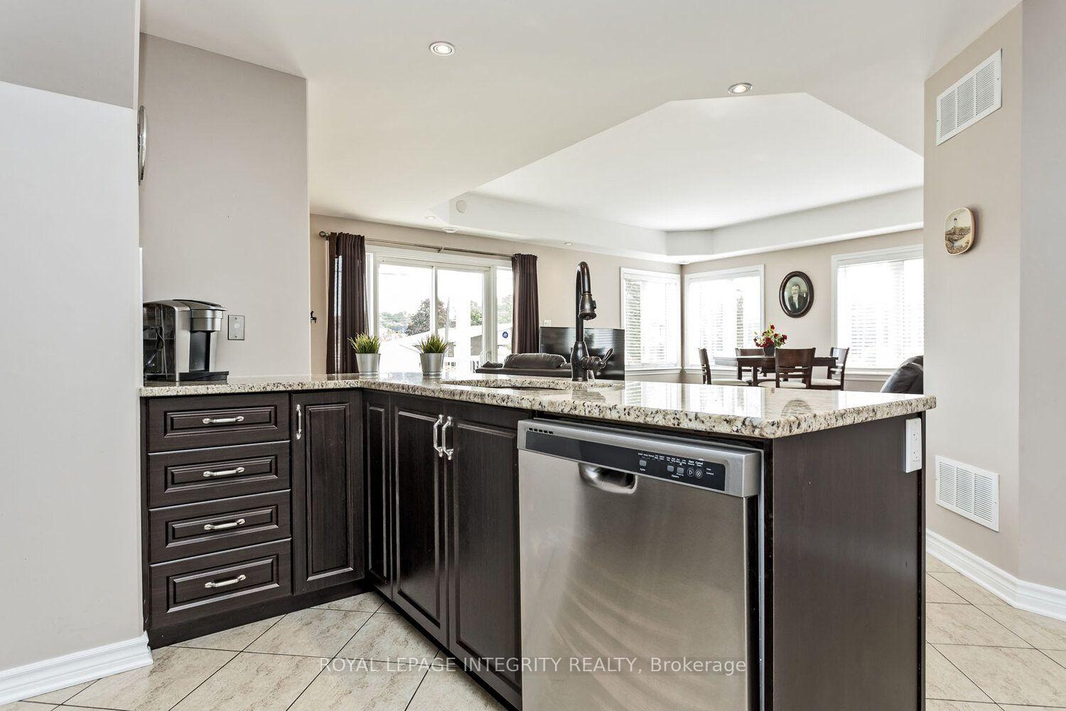 Photo 5 of Unit 5, 1230 Marenger Street, Ottawa, Convent Glen South — HOMEH