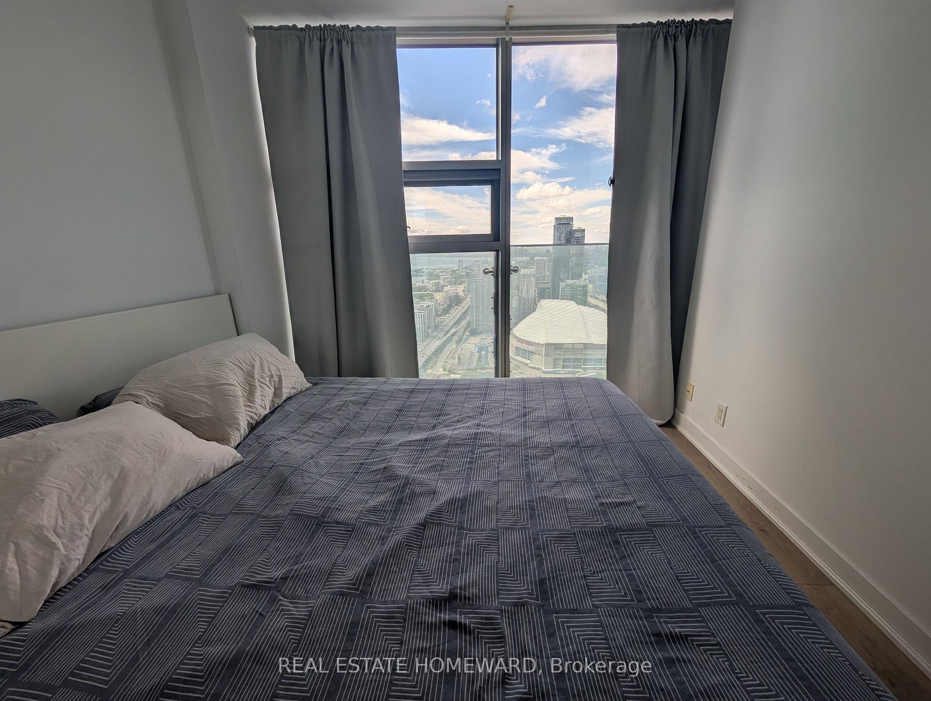 Photo 3 of Unit 5507, 14 York Street, Toronto, Waterfront Communities — HOMEH