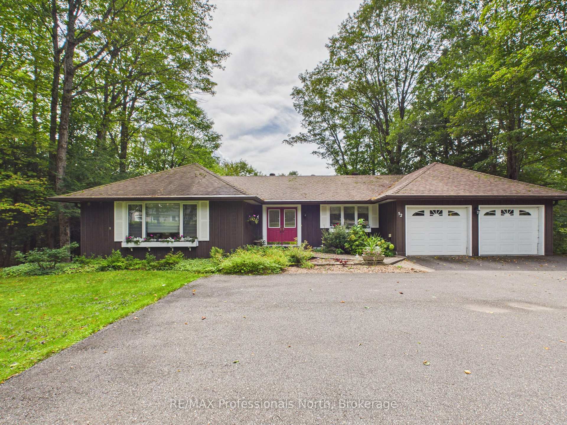 Photo 1 of 52 Golf Course Road, Bracebridge, Macaulay — HOMEH