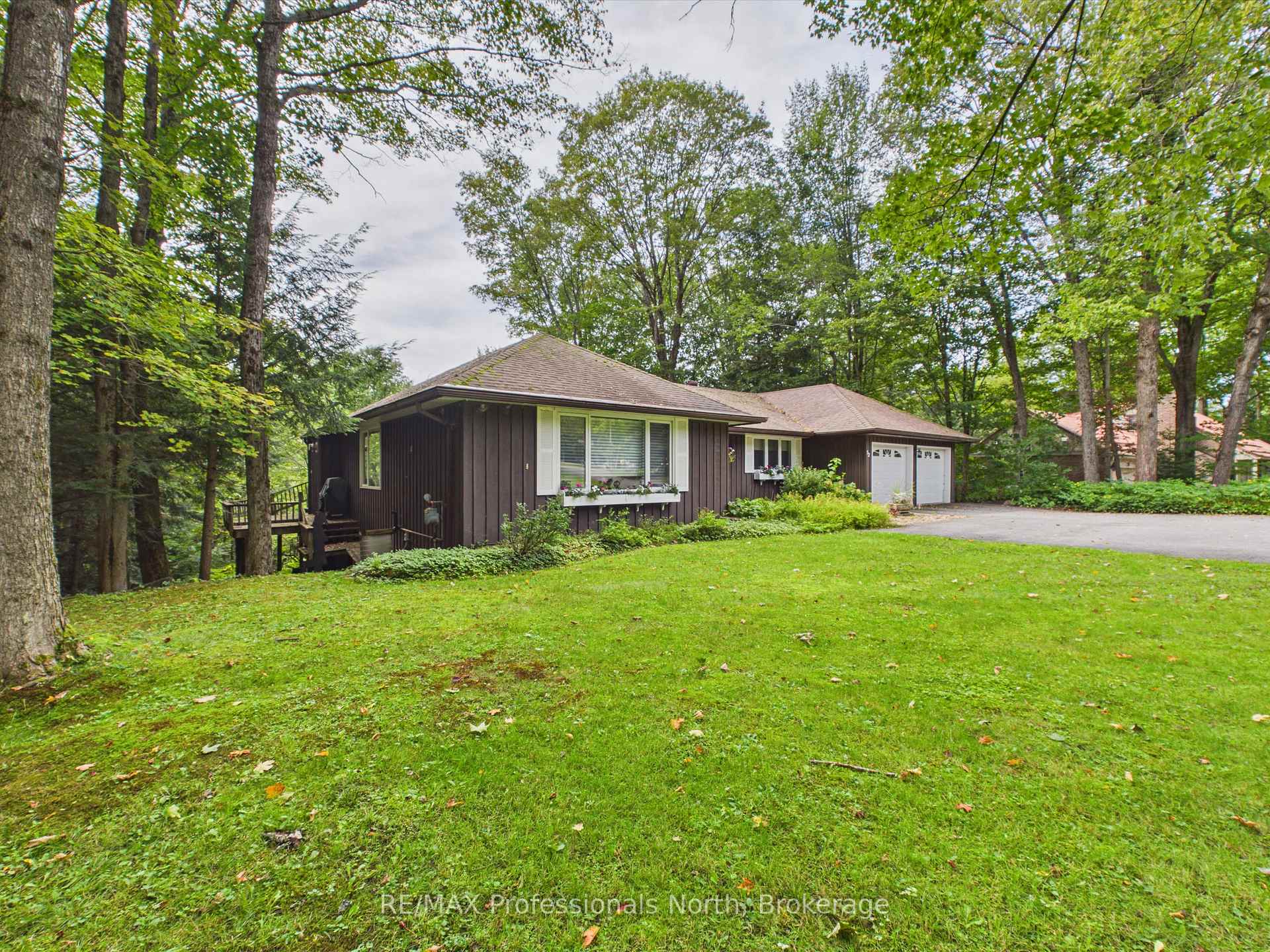 Photo 3 of 52 Golf Course Road, Bracebridge, Macaulay — HOMEH