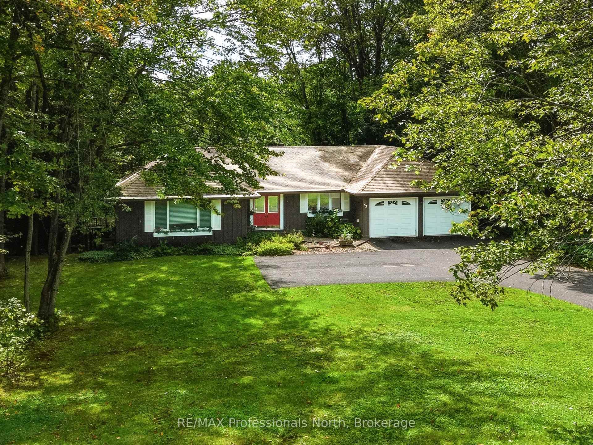 Photo 4 of 52 Golf Course Road, Bracebridge, Macaulay — HOMEH