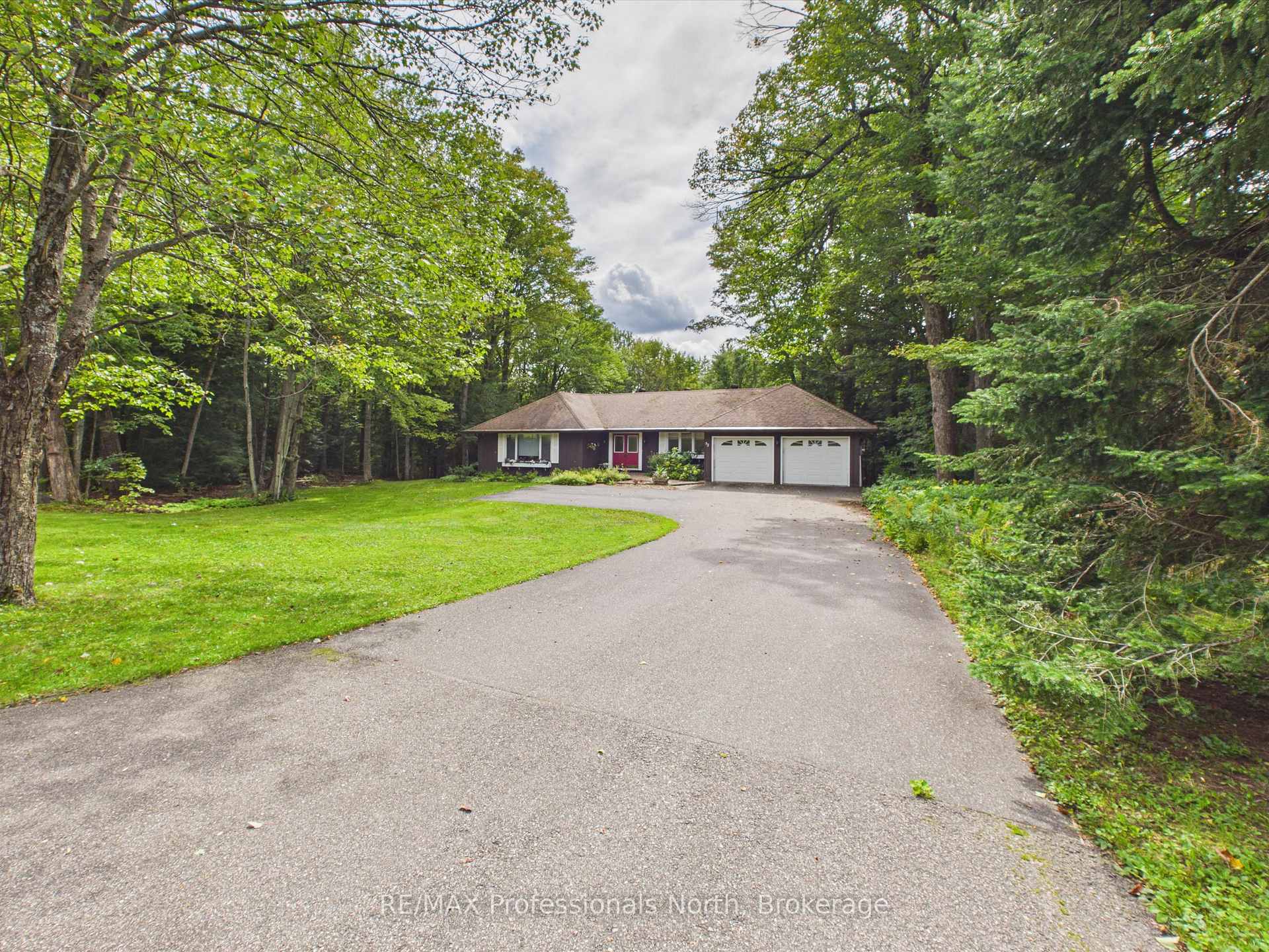 Photo 5 of 52 Golf Course Road, Bracebridge, Macaulay — HOMEH