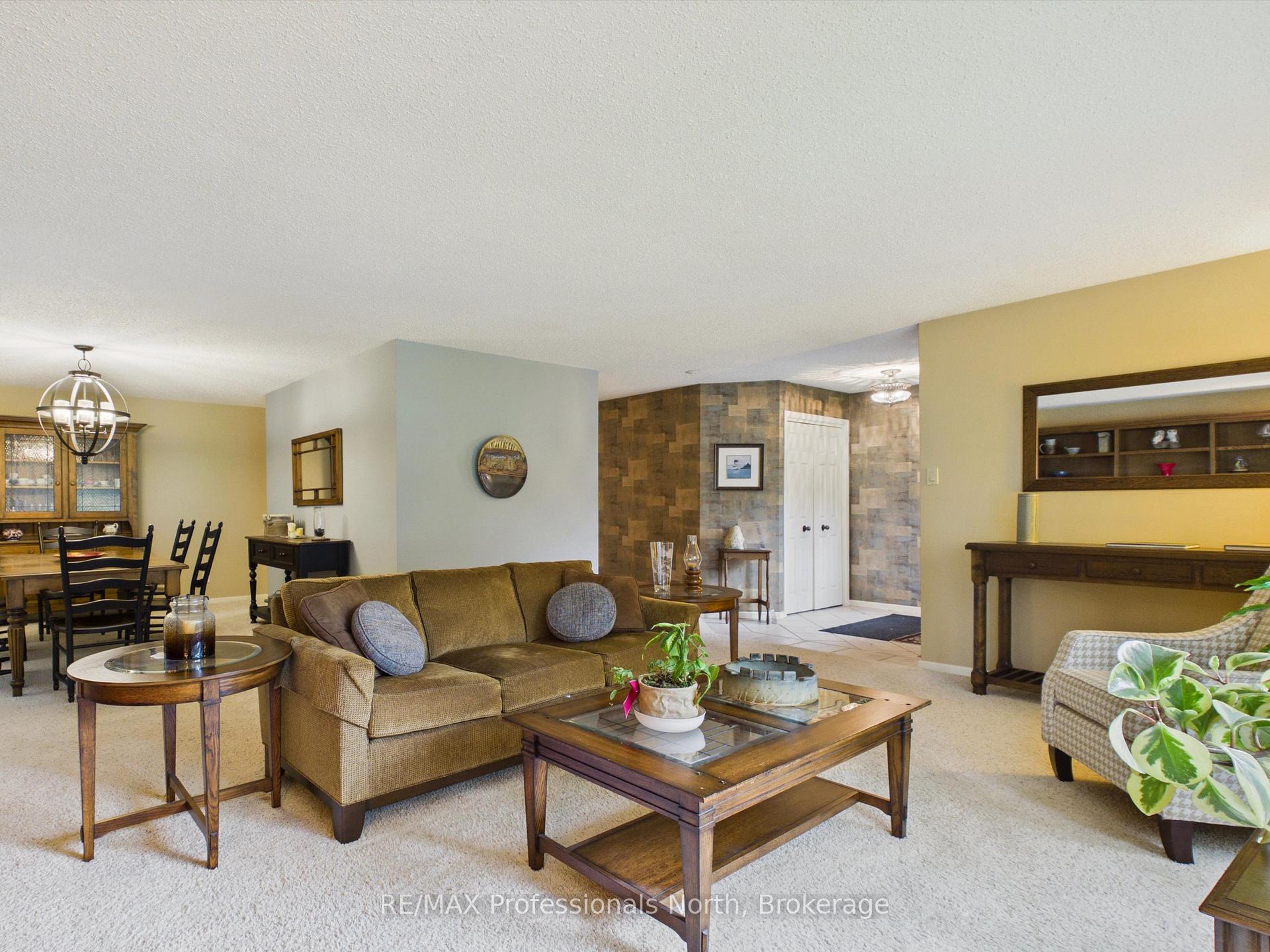 Photo 10 of 52 Golf Course Road, Bracebridge, Macaulay — HOMEH