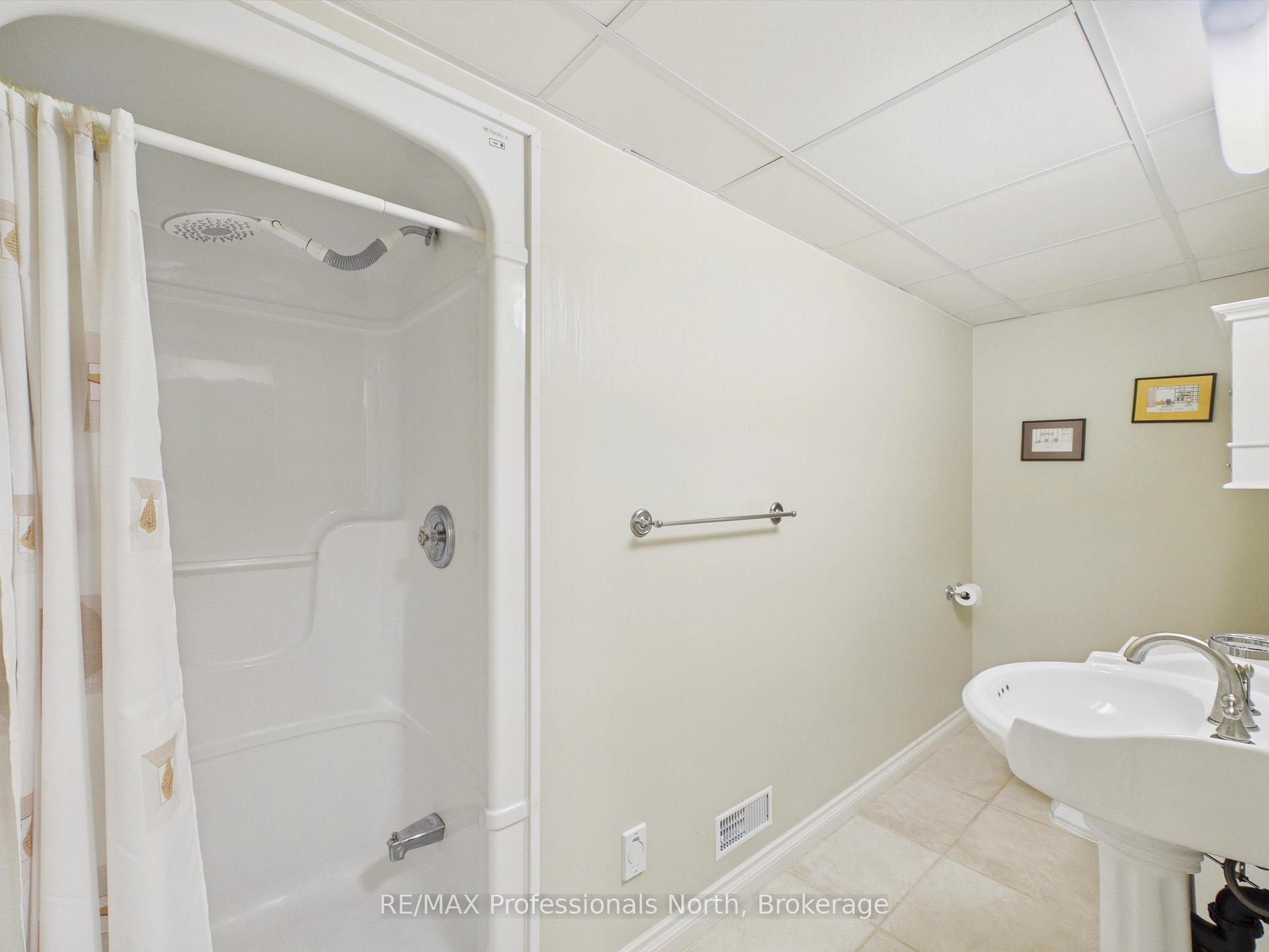 Photo 31 of 52 Golf Course Road, Bracebridge, Macaulay — HOMEH