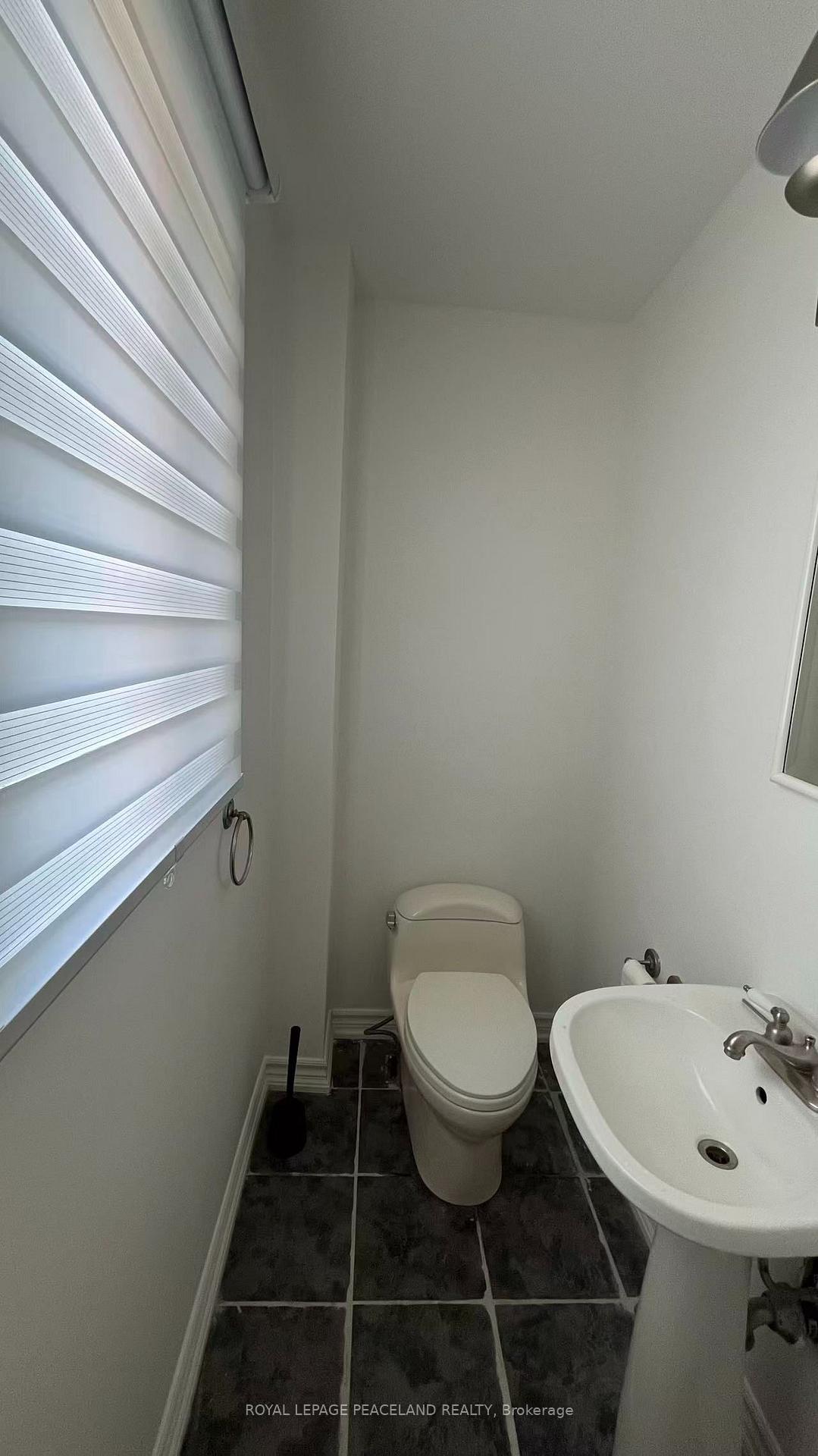 Photo 11 of 711 Irwin Crescent, Newmarket, Huron Heights-Leslie Valley — HOMEH
