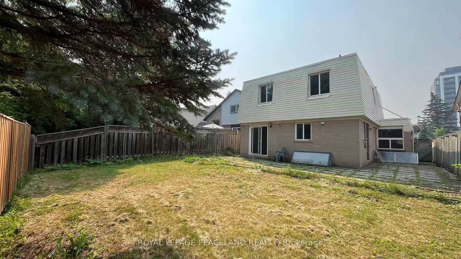 Photo 18 of 711 Irwin Crescent, Newmarket, Huron Heights-Leslie Valley — HOMEH