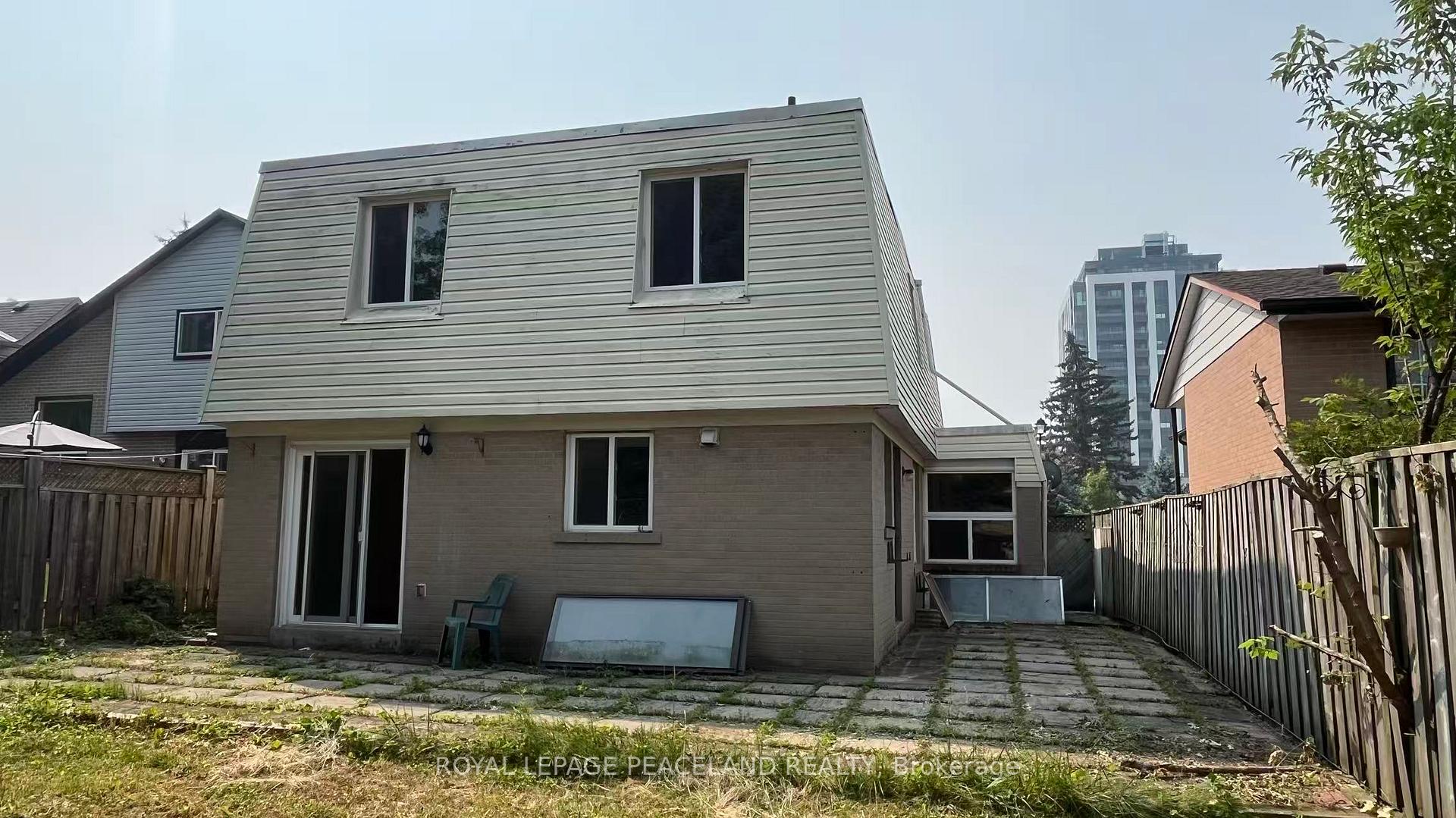 Photo 19 of 711 Irwin Crescent, Newmarket, Huron Heights-Leslie Valley — HOMEH