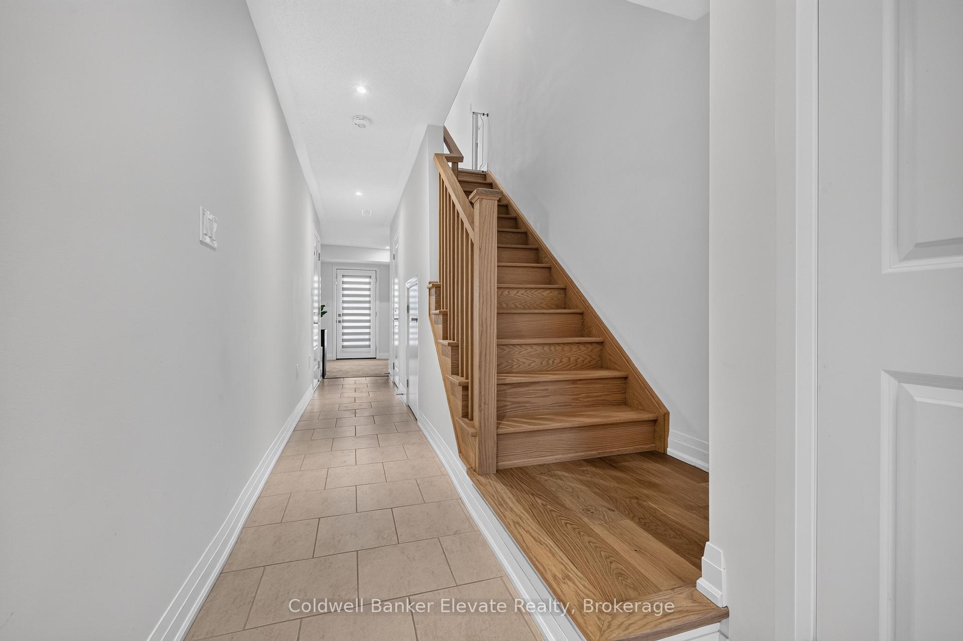 Photo 5 of 76 Windtree Way, Halton Hills, Georgetown — HOMEH