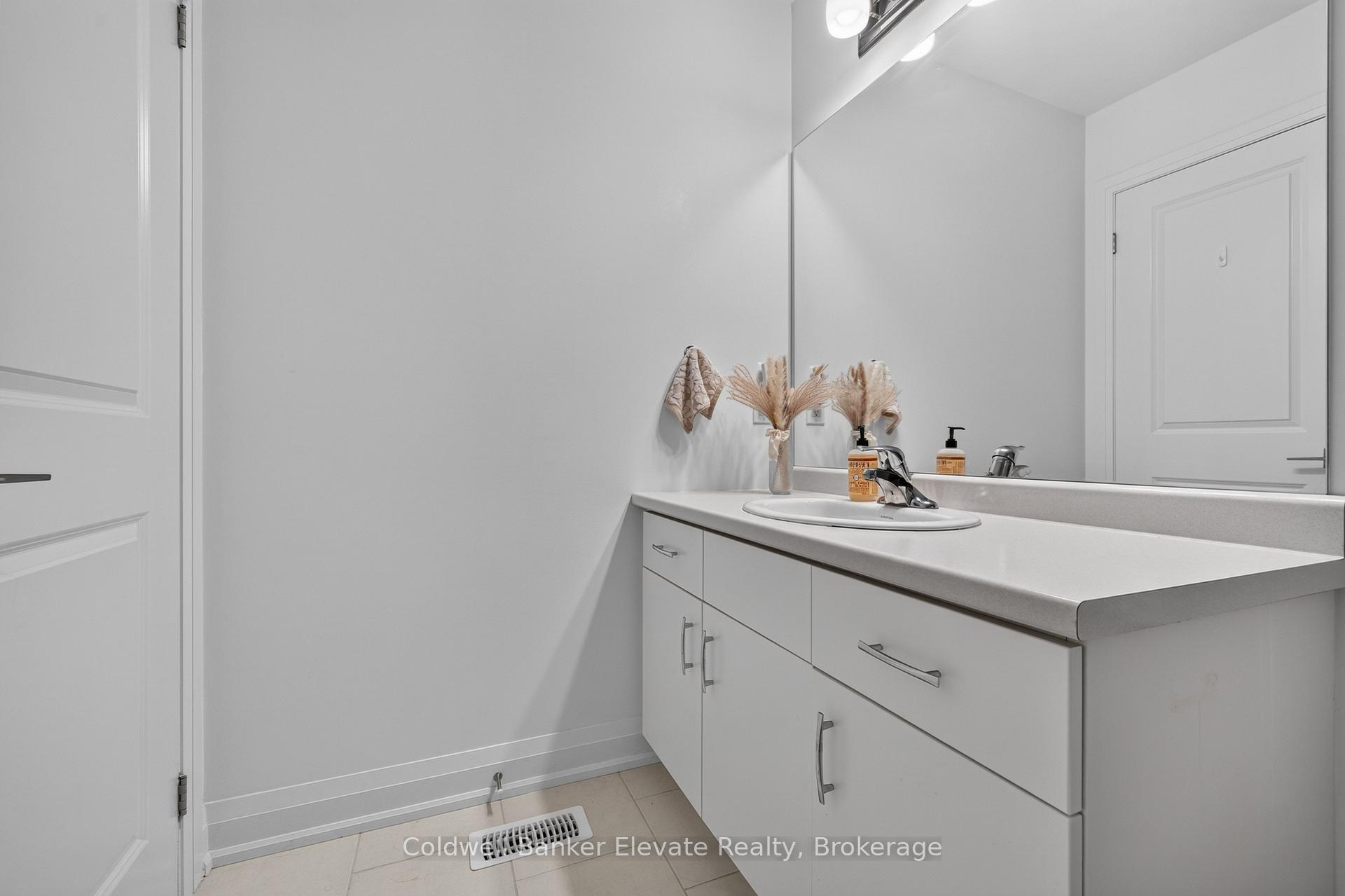 Photo 35 of 76 Windtree Way, Halton Hills, Georgetown — HOMEH