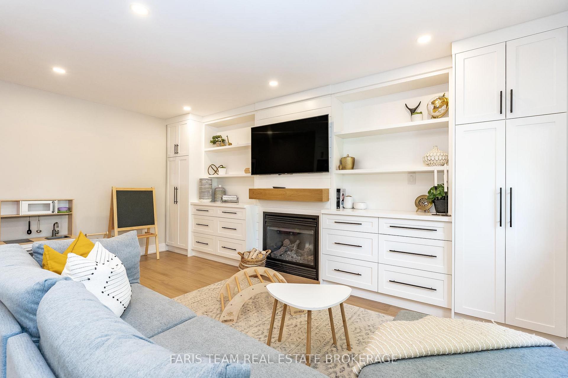 Photo 9 of 993 Whitney Crescent, Midland — HOMEH