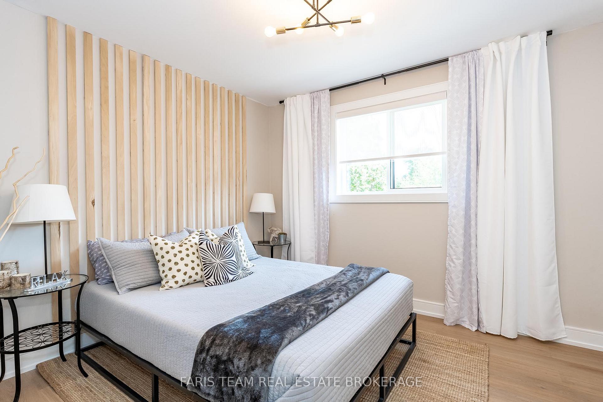 Photo 16 of 993 Whitney Crescent, Midland — HOMEH