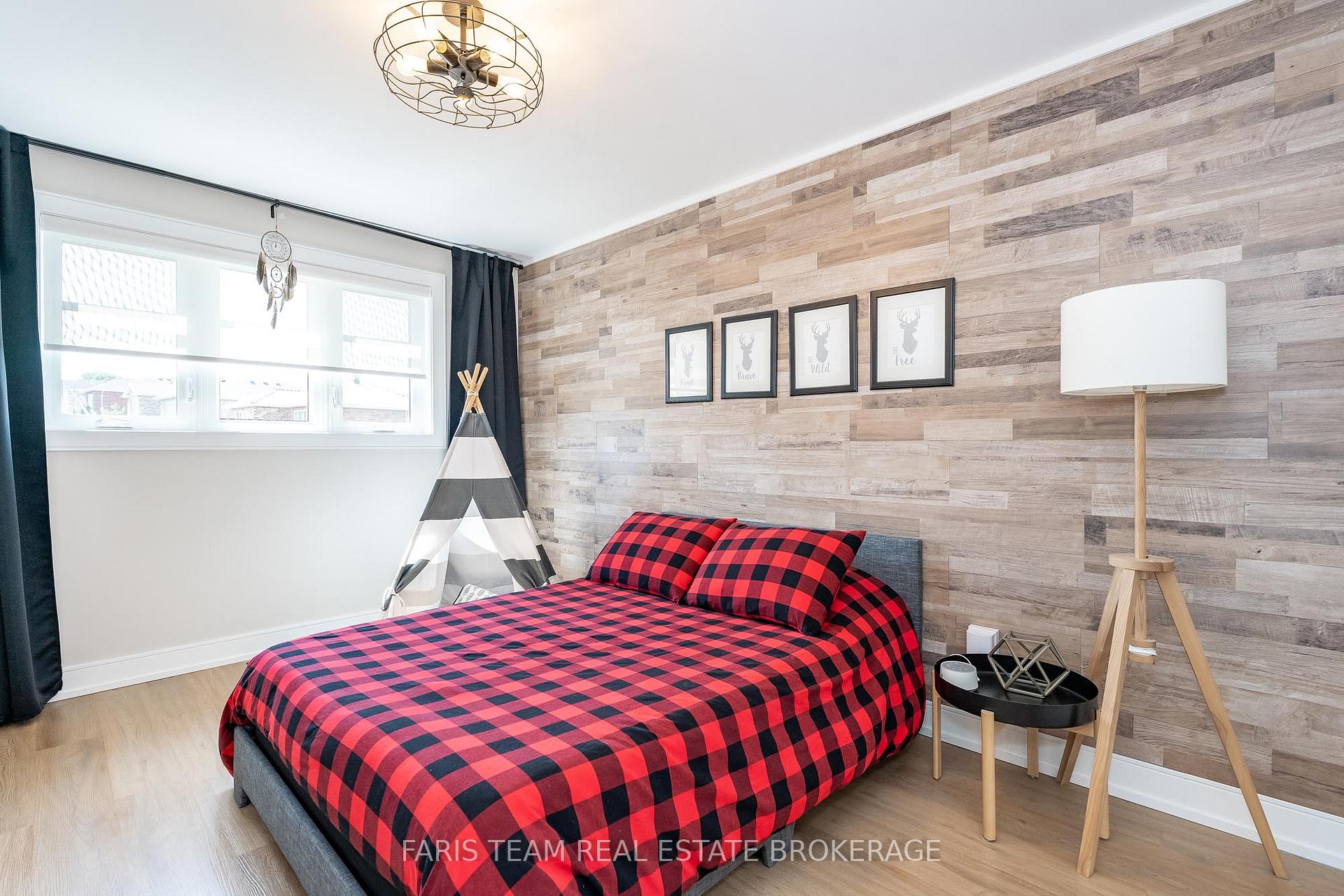 Photo 18 of 993 Whitney Crescent, Midland — HOMEH