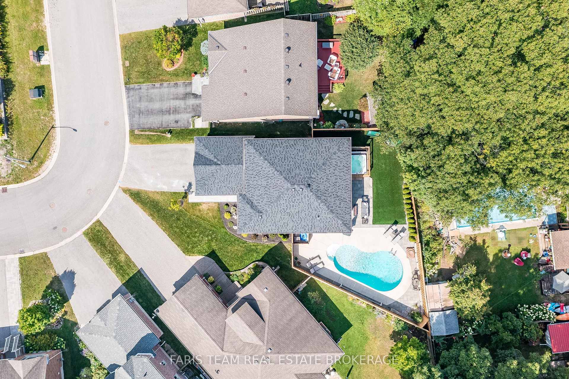 Photo 25 of 993 Whitney Crescent, Midland — HOMEH