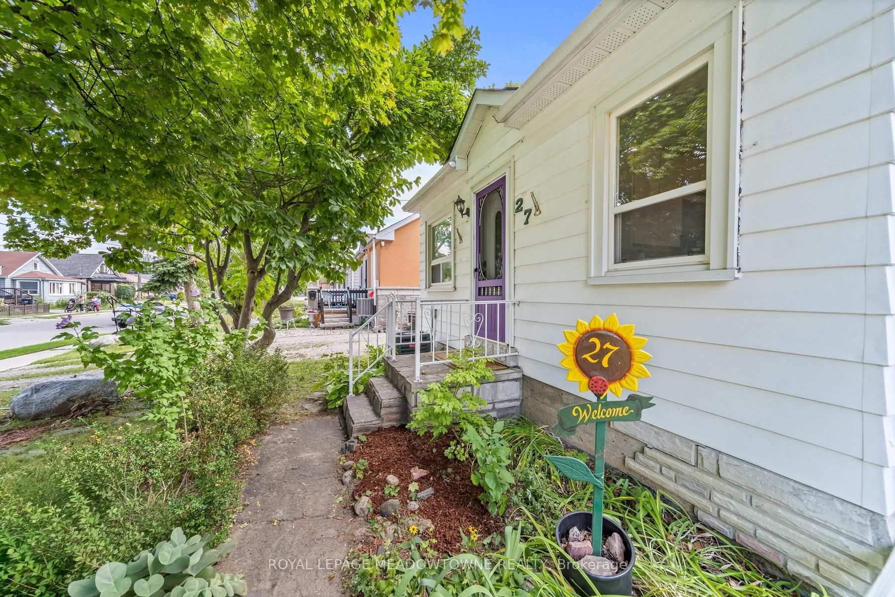 Photo 3 of 27 Royce Avenue, Brampton, Downtown Brampton — HOMEH