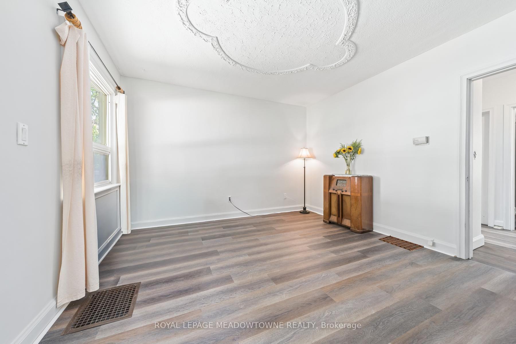 Photo 6 of 27 Royce Avenue, Brampton, Downtown Brampton — HOMEH