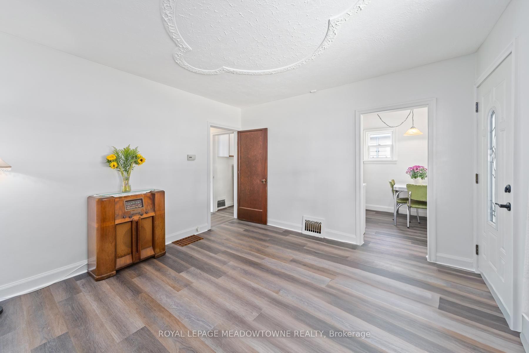 Photo 7 of 27 Royce Avenue, Brampton, Downtown Brampton — HOMEH