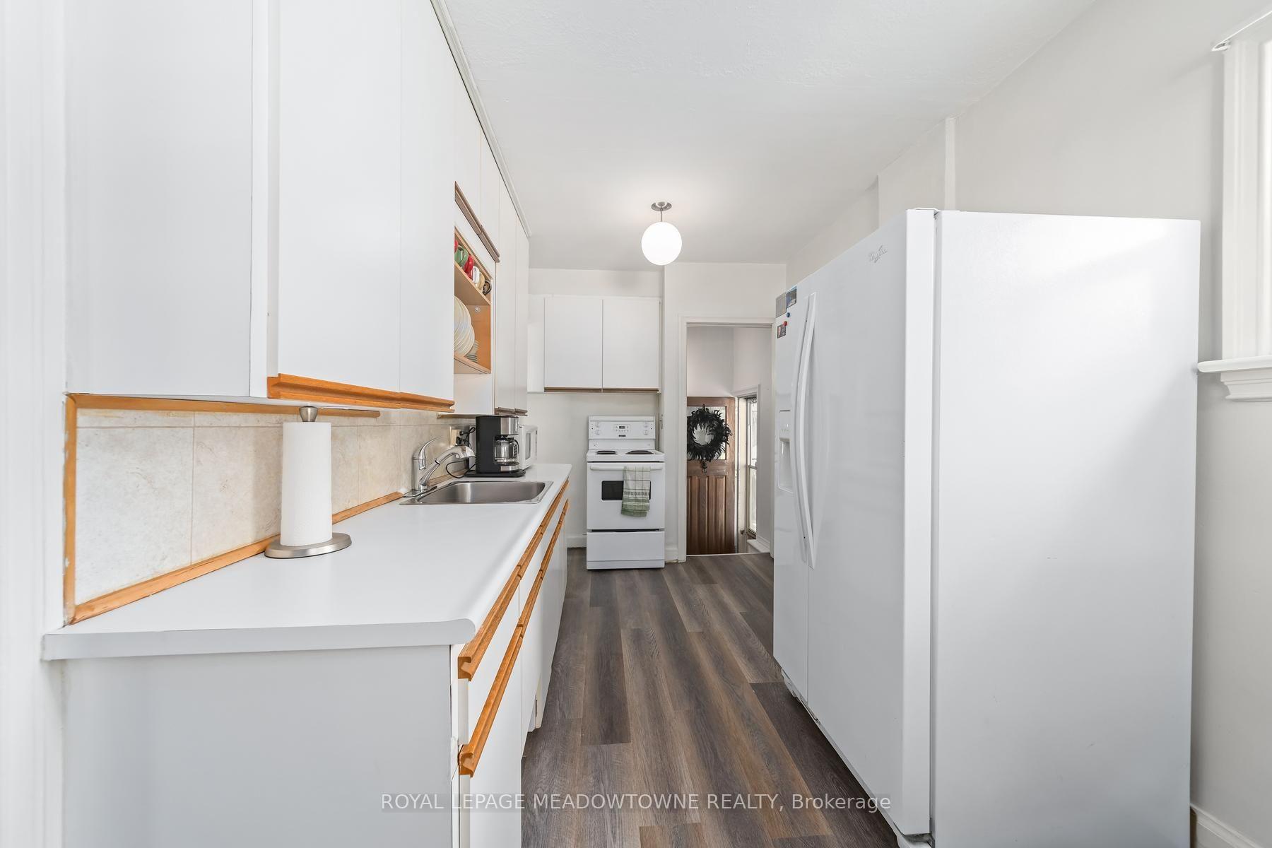 Photo 10 of 27 Royce Avenue, Brampton, Downtown Brampton — HOMEH