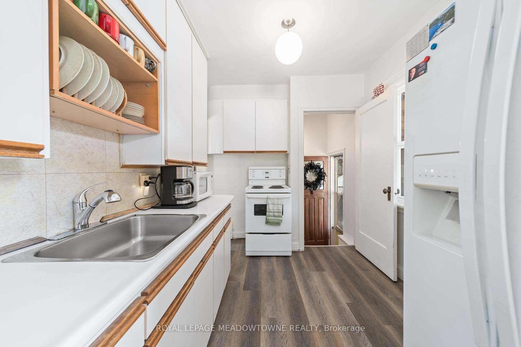 Photo 12 of 27 Royce Avenue, Brampton, Downtown Brampton — HOMEH