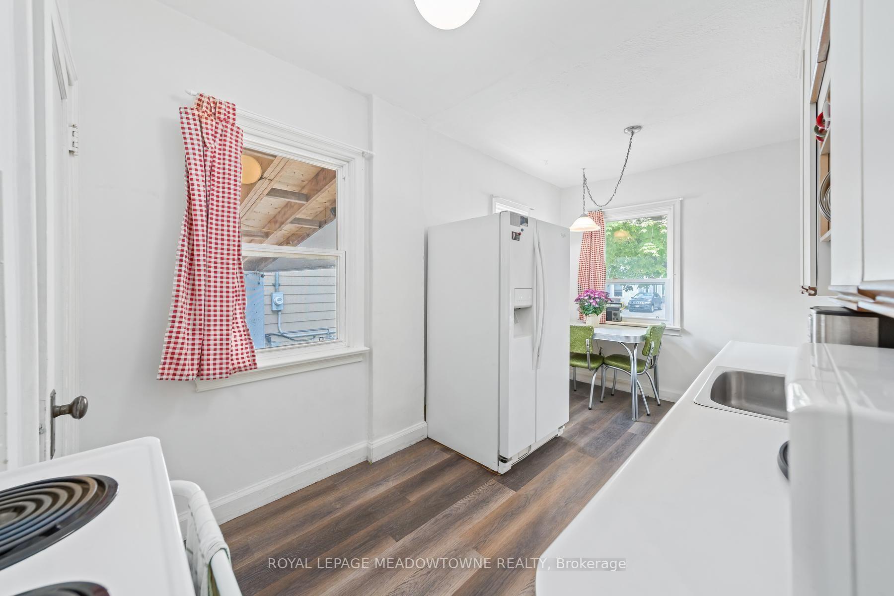 Photo 13 of 27 Royce Avenue, Brampton, Downtown Brampton — HOMEH
